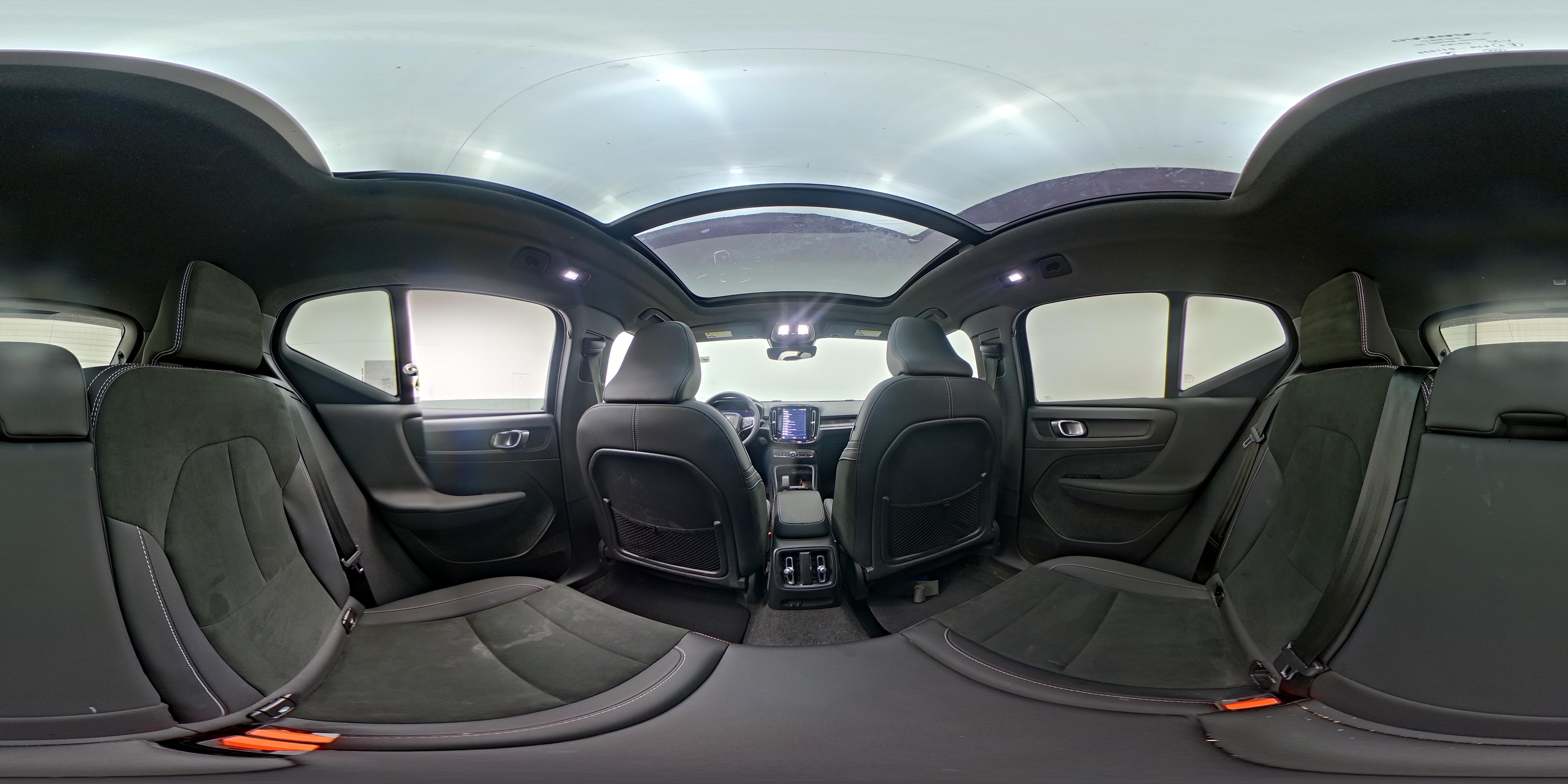 2023 Volvo XC40 Plus - Photo 28