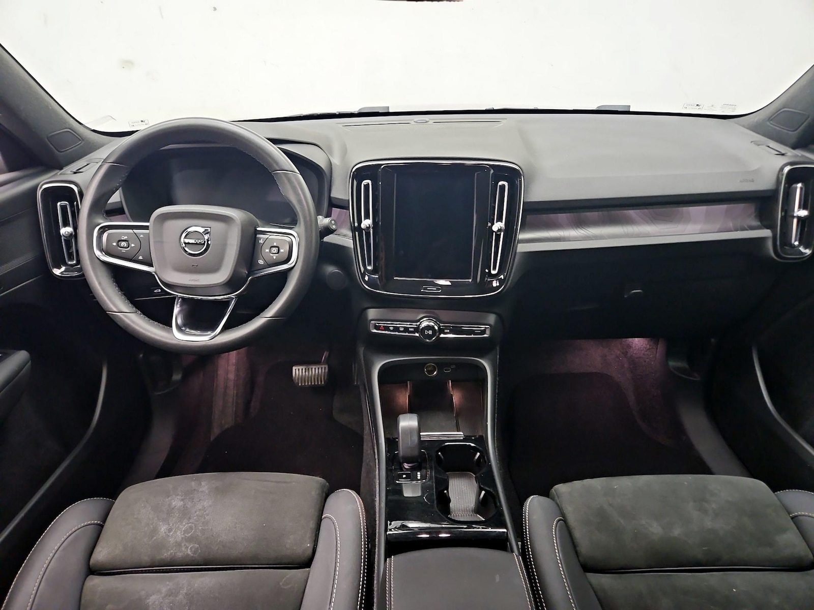 2023 Volvo XC40 Plus - Photo 10