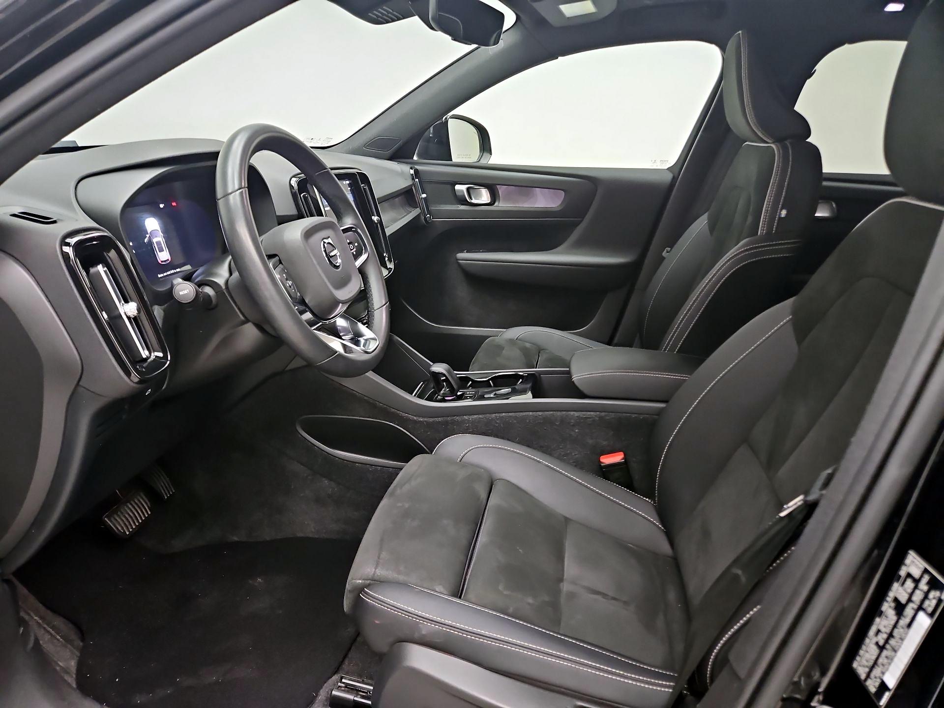Thumbnail: 2023 Volvo XC40 - 11