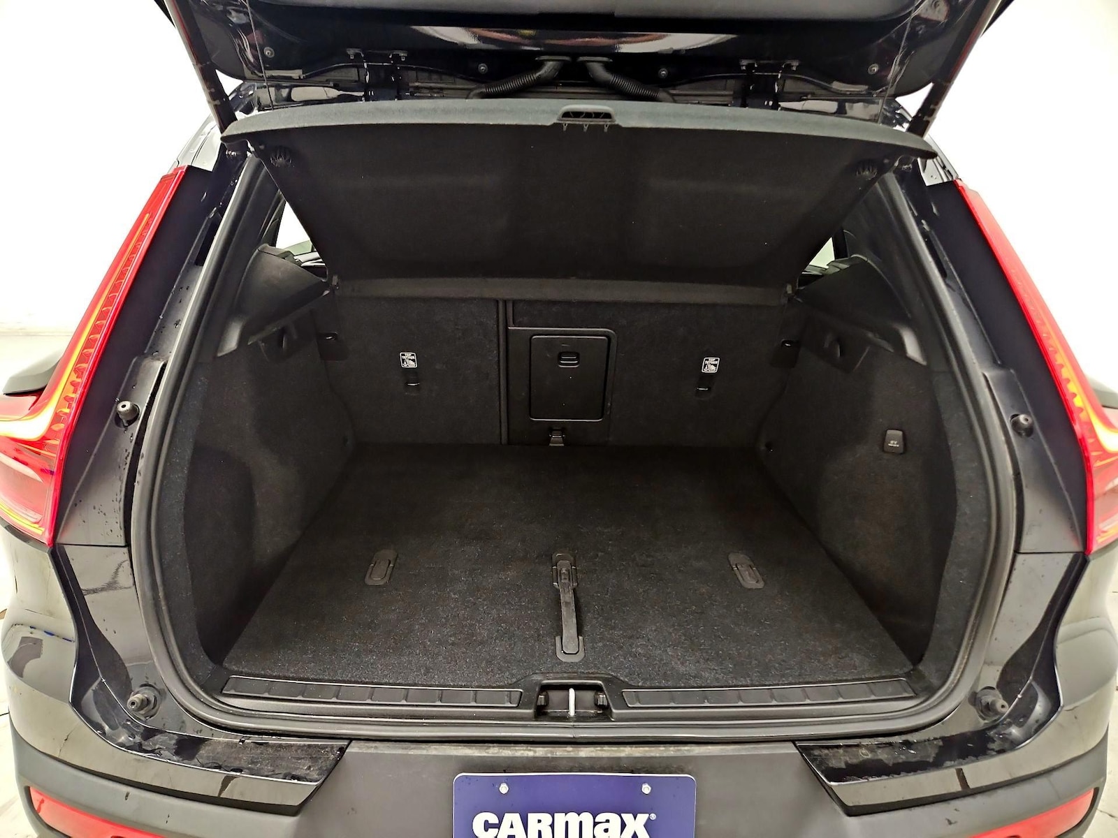 2023 Volvo XC40 Plus - Photo 23