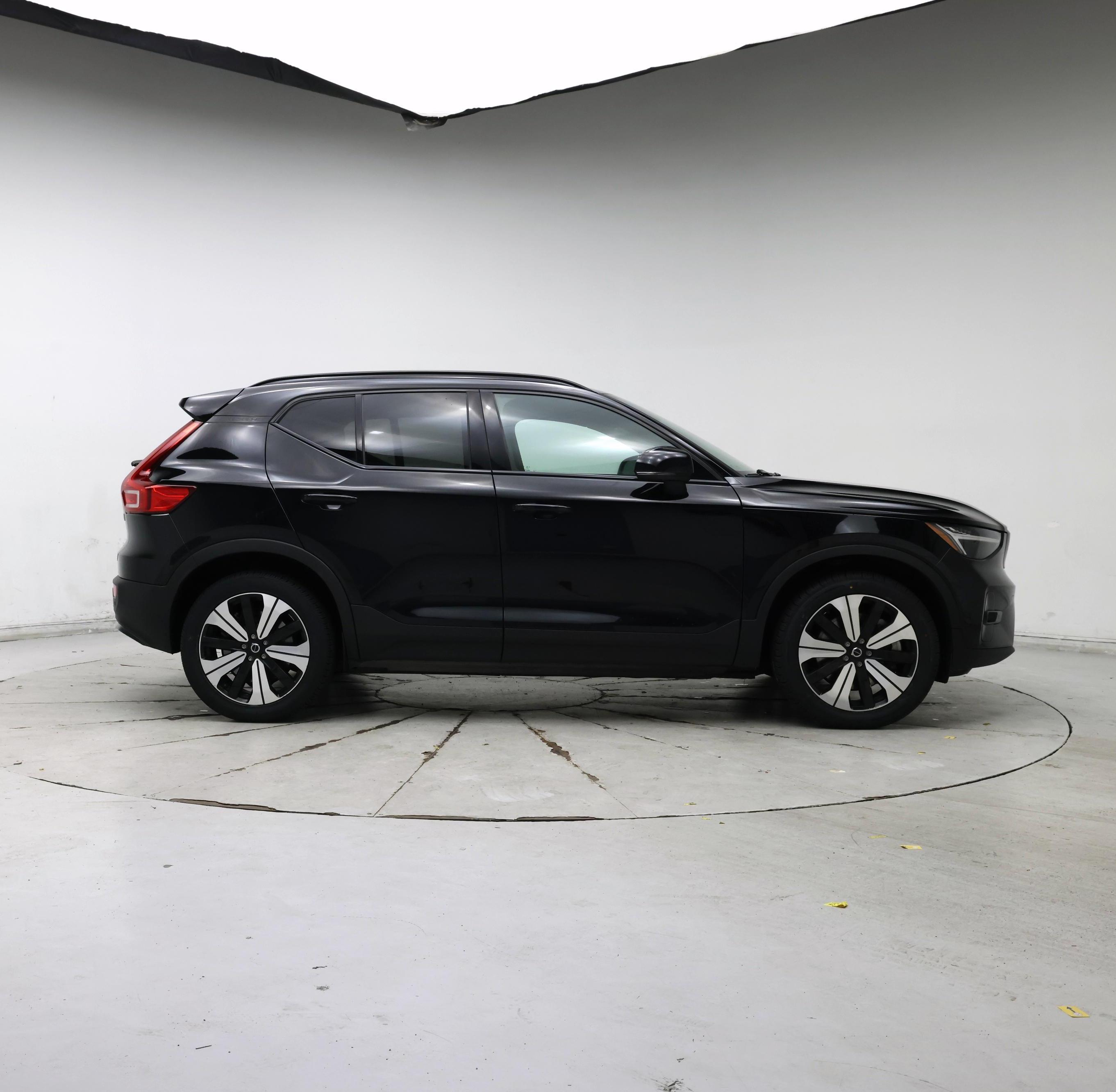 Thumbnail: 2023 Volvo XC40 - 7