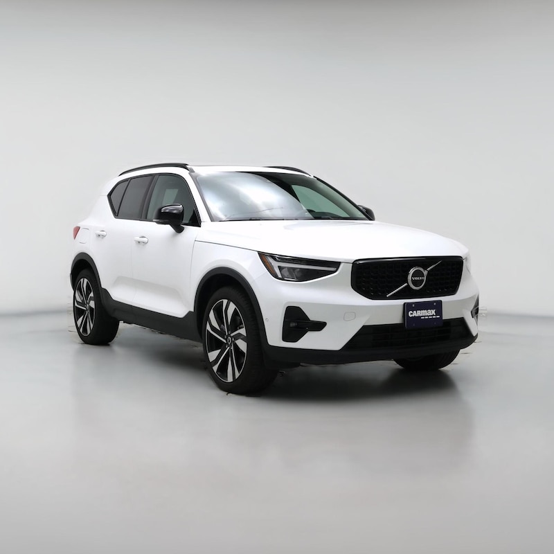 2025 Volvo XC40 B5 Plus Dark Theme