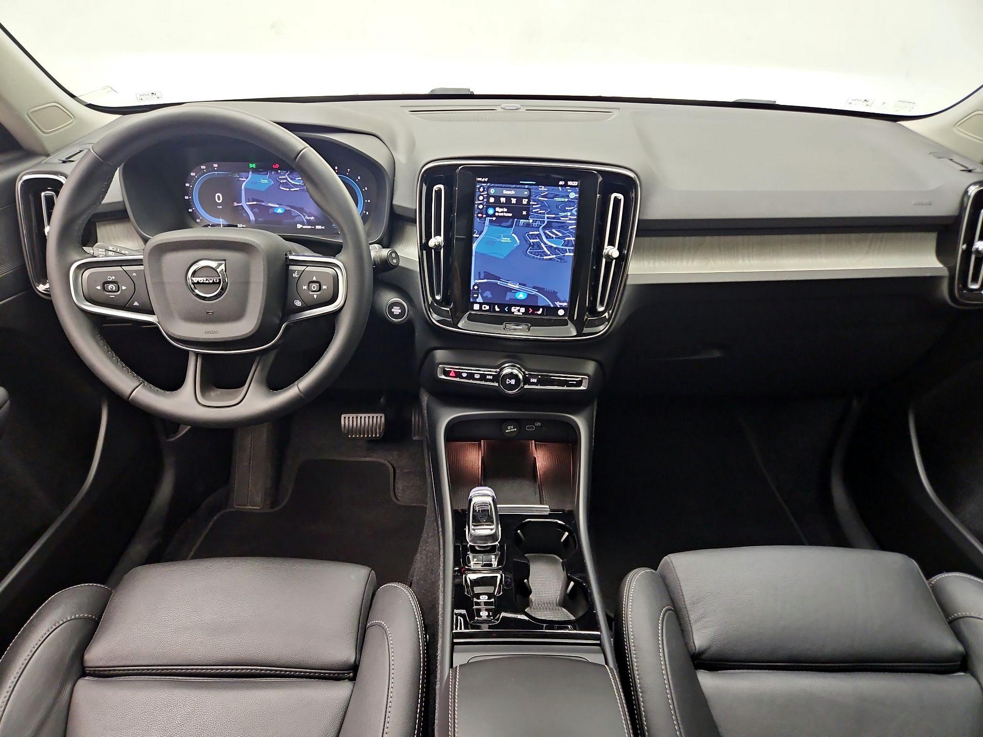 Thumbnail: 2025 Volvo XC40 - 9