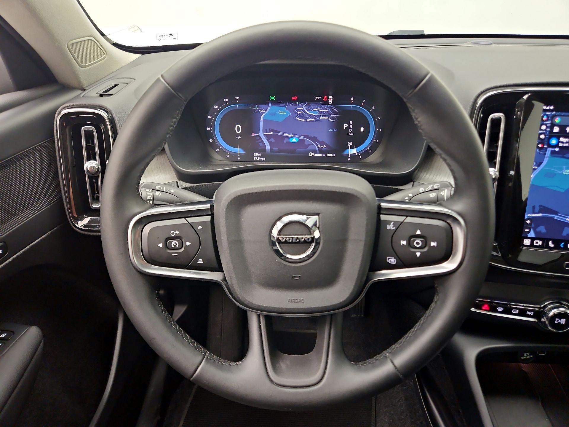 Thumbnail: 2025 Volvo XC40 - 10