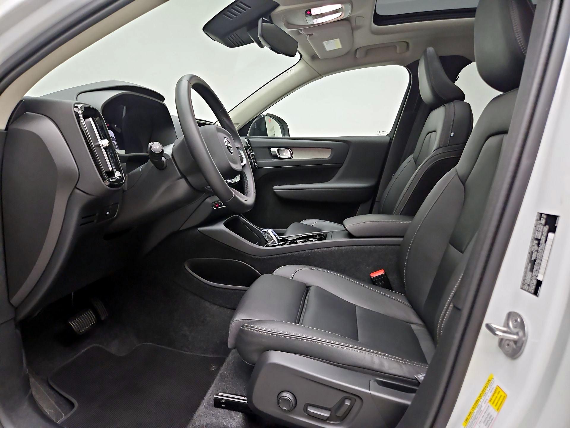 Thumbnail: 2025 Volvo XC40 - 11
