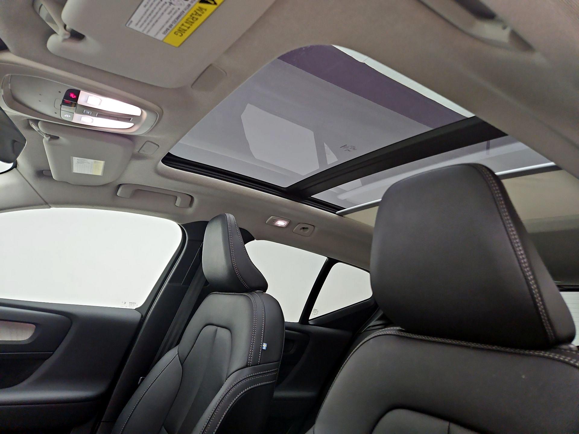 Thumbnail: 2025 Volvo XC40 - 20