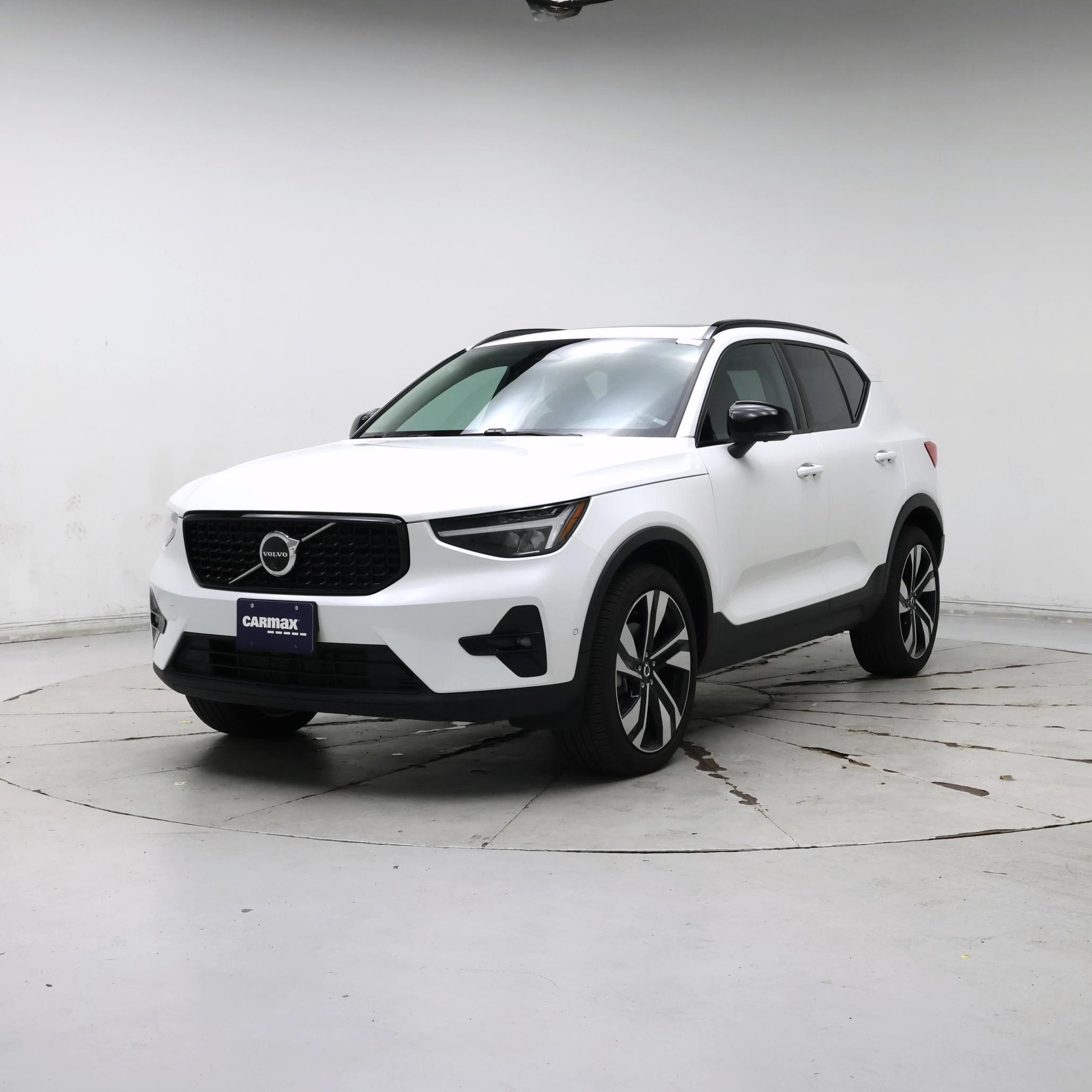 Thumbnail: 2025 Volvo XC40 - 4