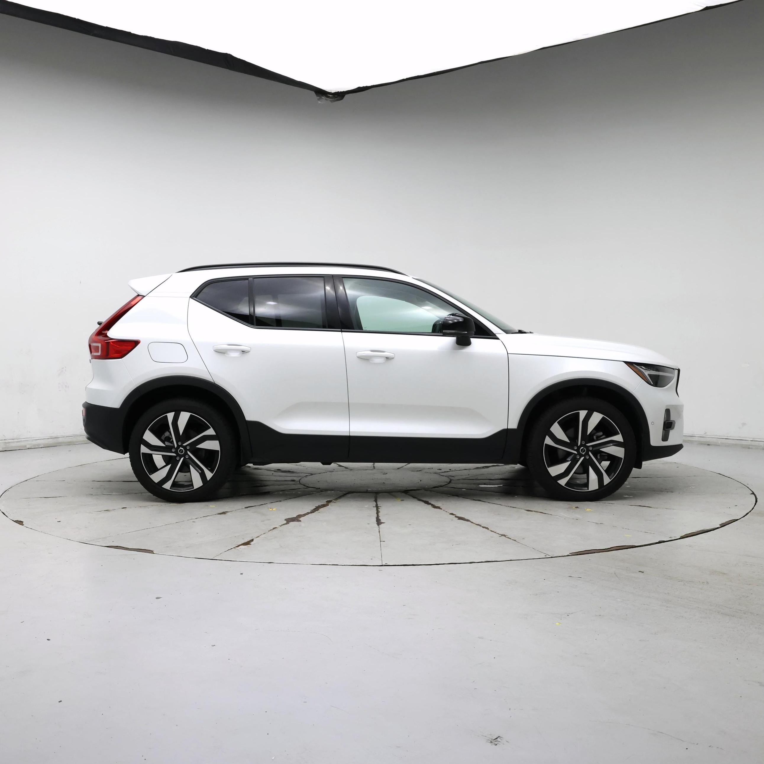 Thumbnail: 2025 Volvo XC40 - 7