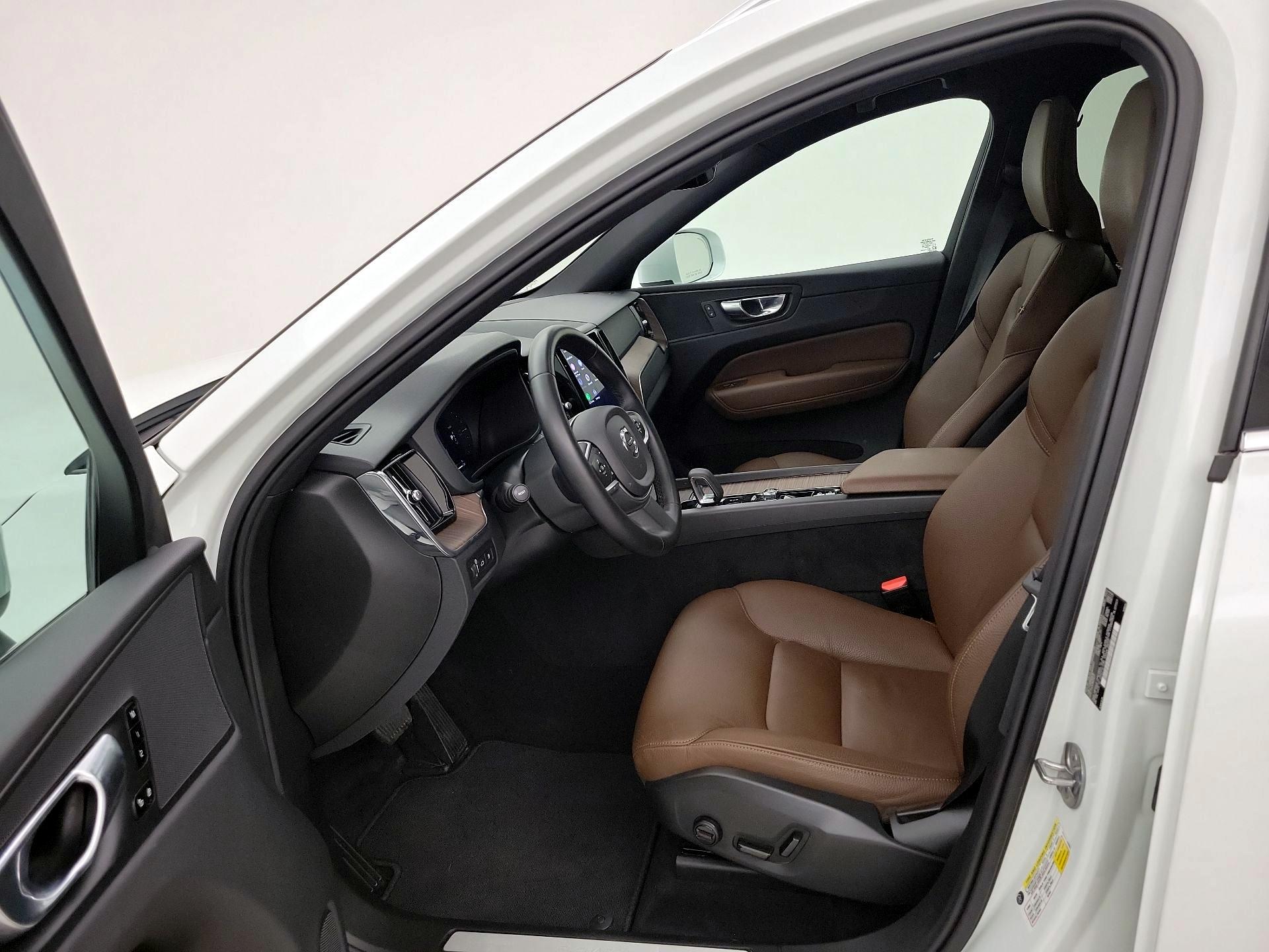 Thumbnail: 2022 Volvo XC60 - 11