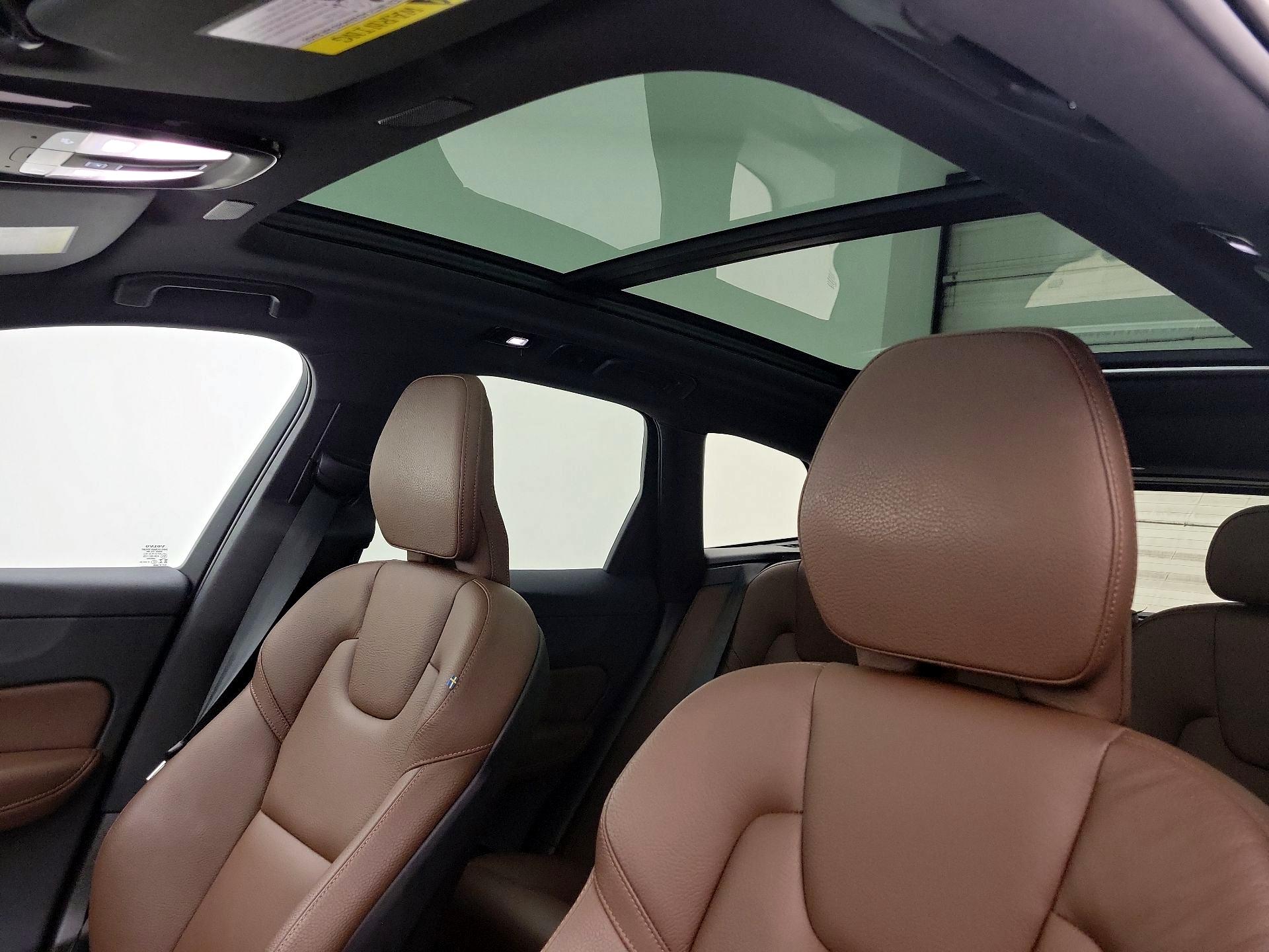 Thumbnail: 2022 Volvo XC60 - 19