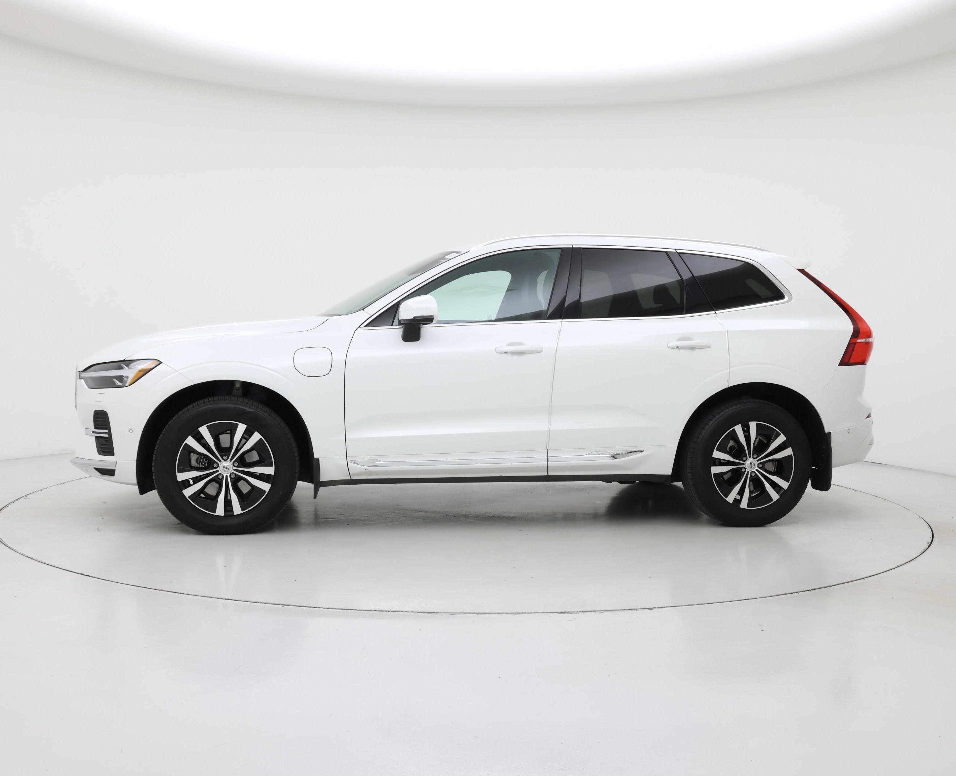 Thumbnail: 2022 Volvo XC60 - 3
