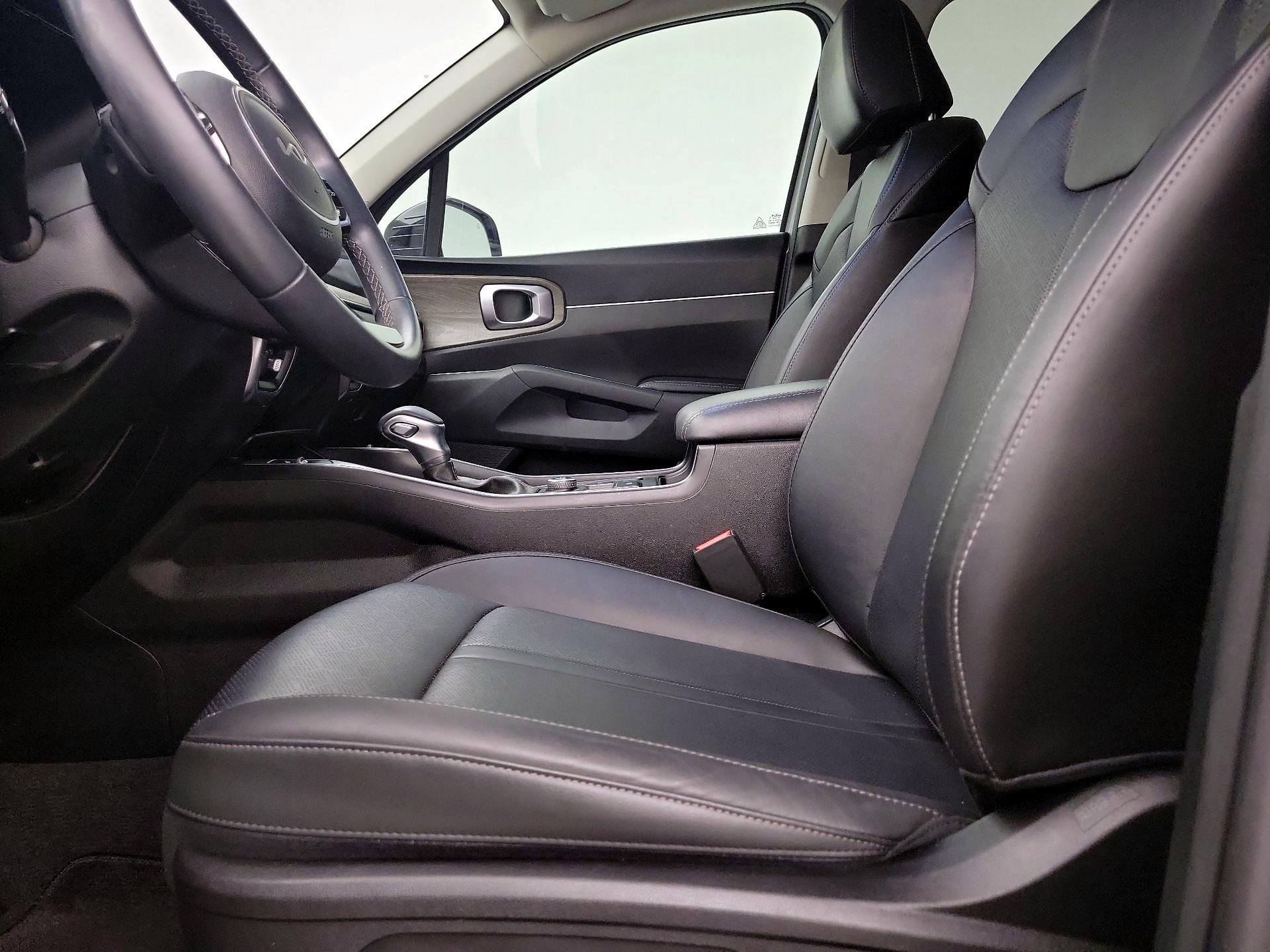 Thumbnail: 2023 Kia Sorento - 11
