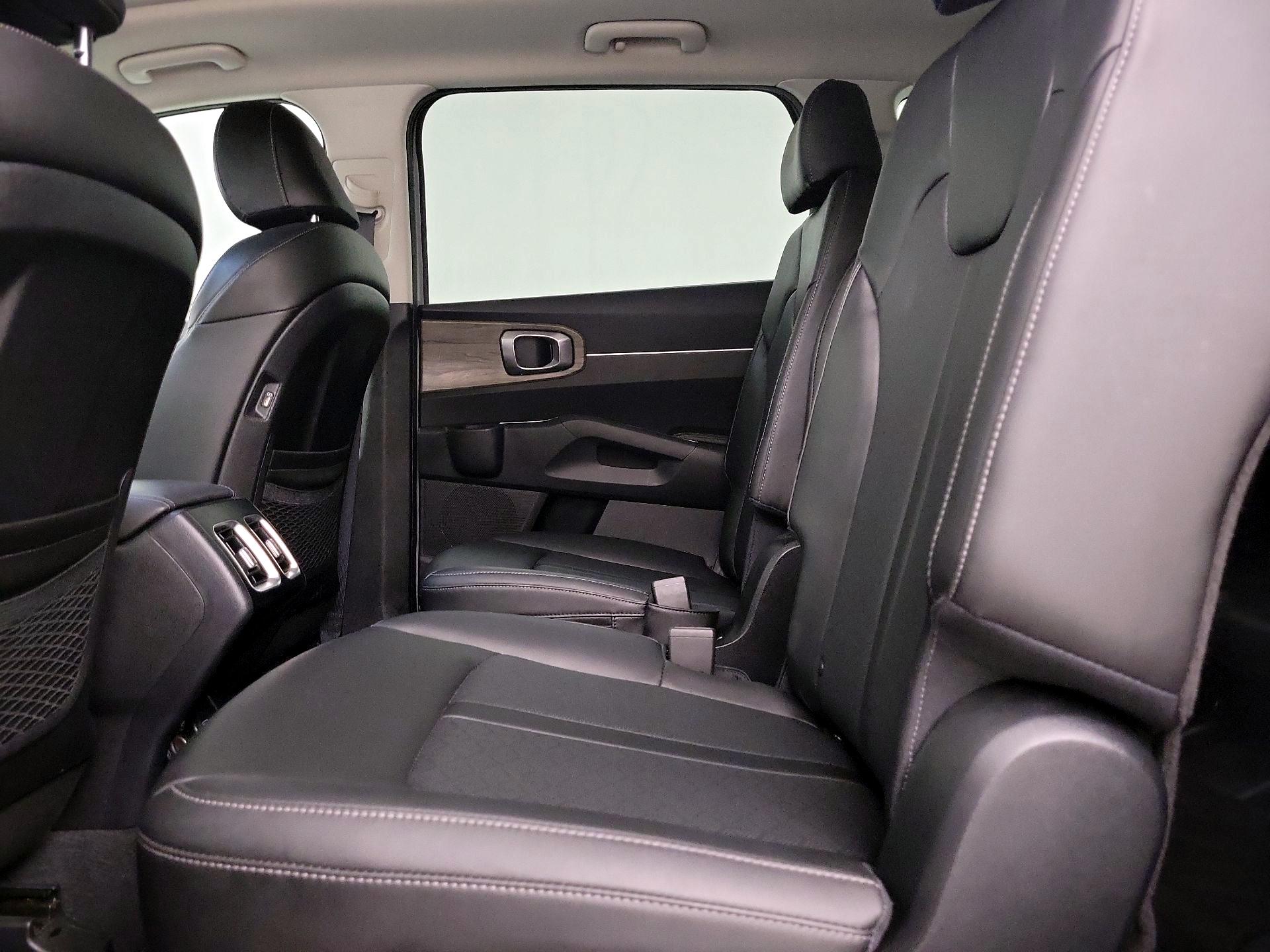 Thumbnail: 2023 Kia Sorento - 19