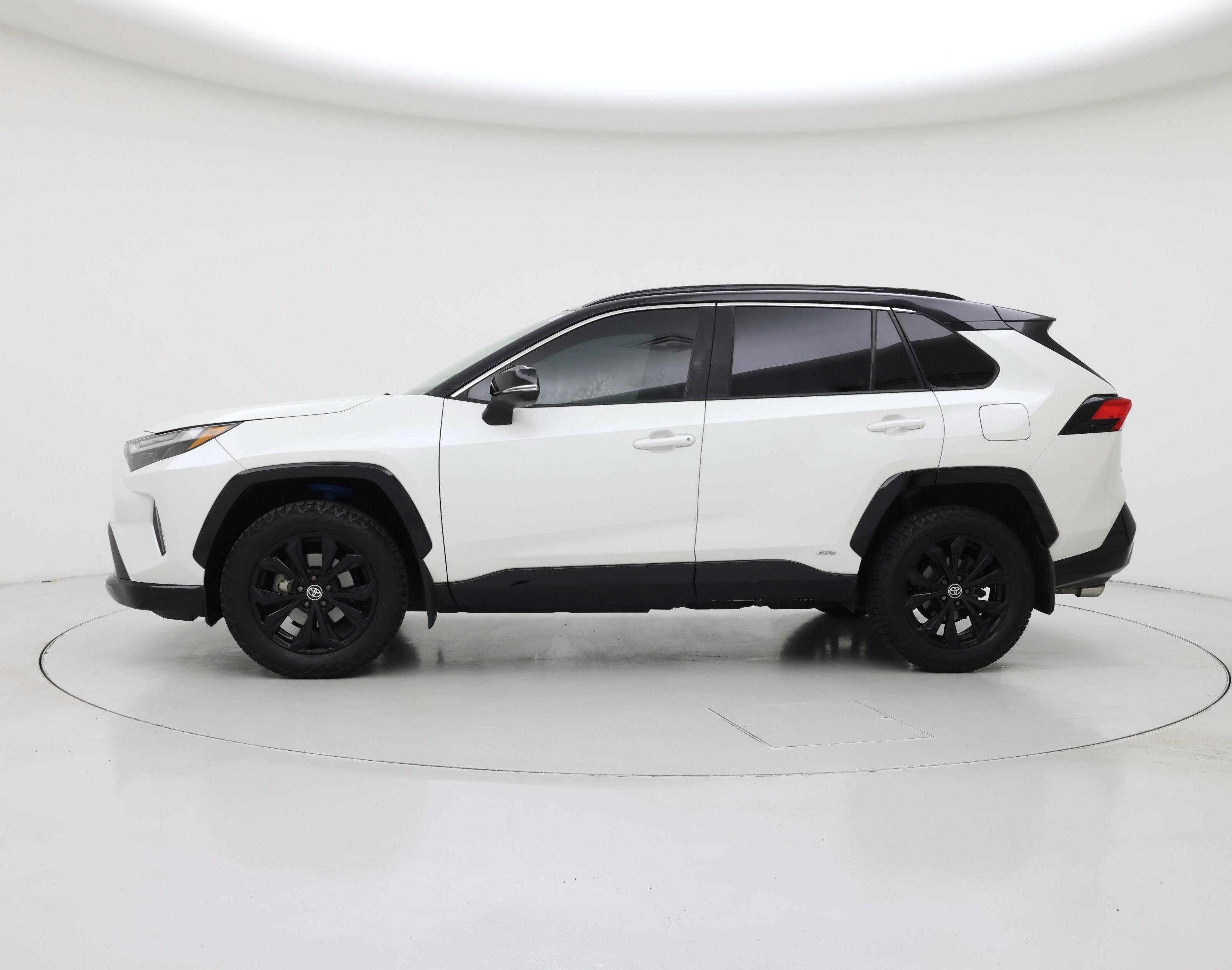 Thumbnail: 2022 Toyota RAV4 - 3