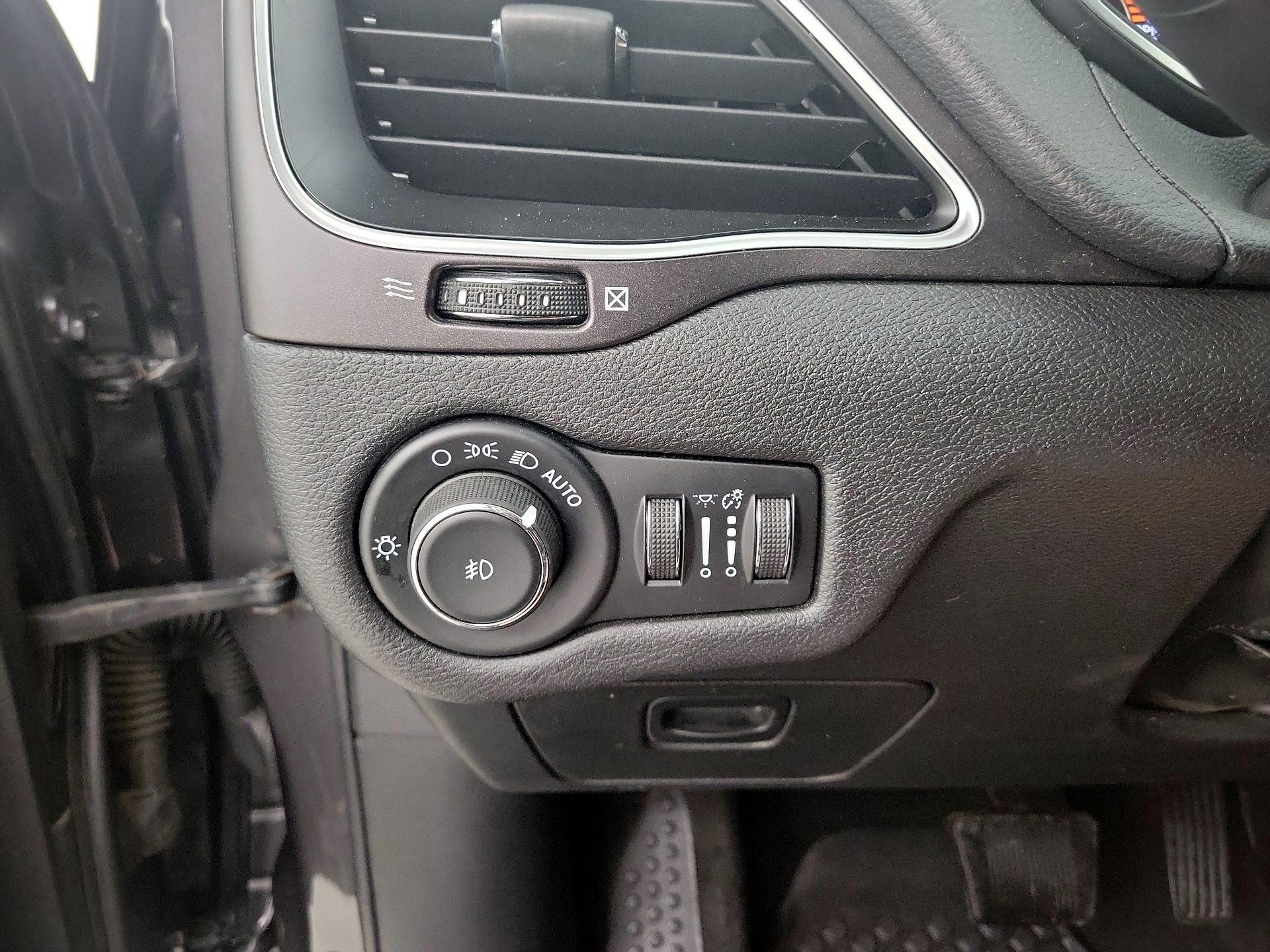 Thumbnail: 2021 Jeep Cherokee - 13