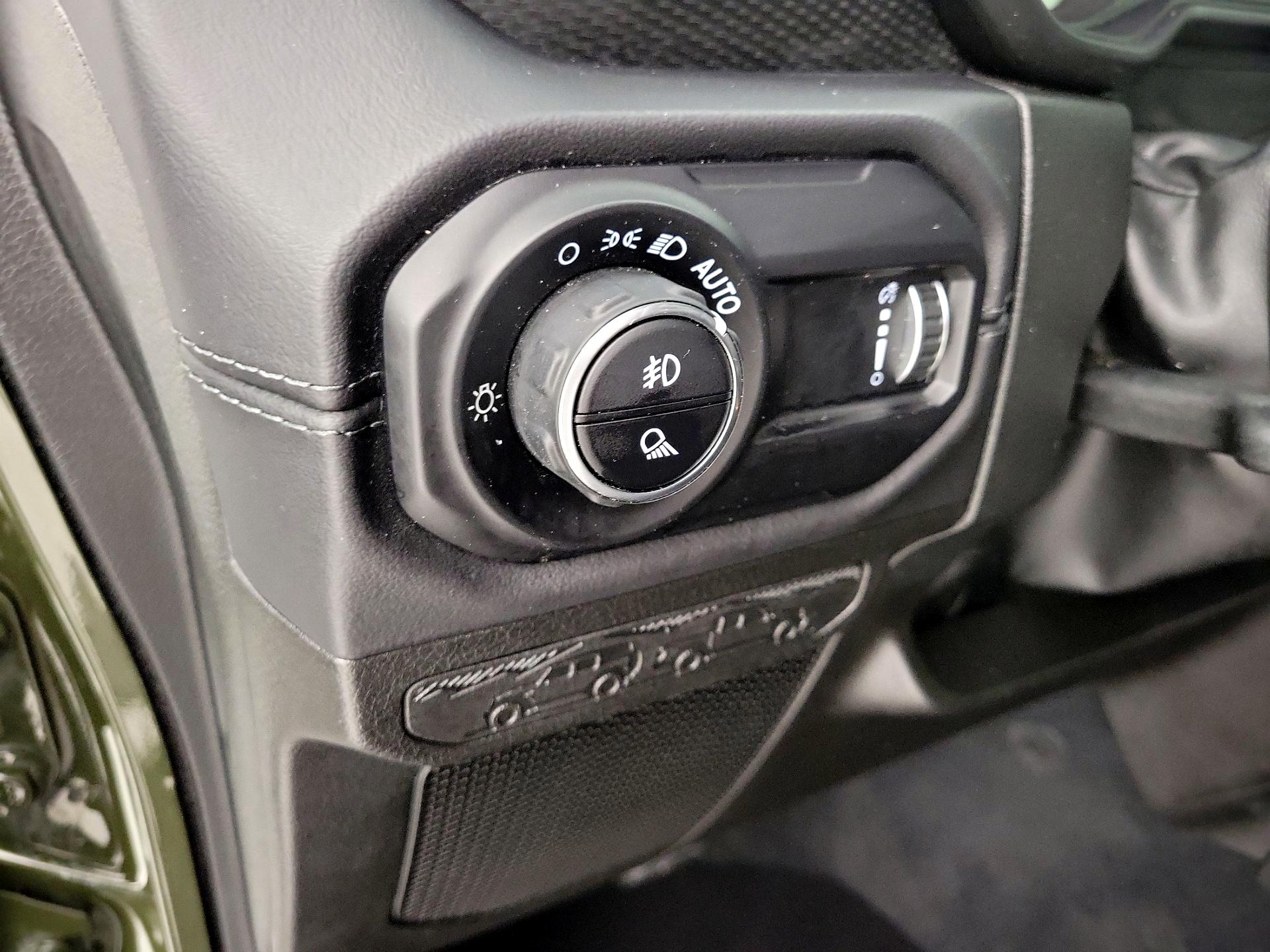 Thumbnail: 2024 Jeep Gladiator - 13