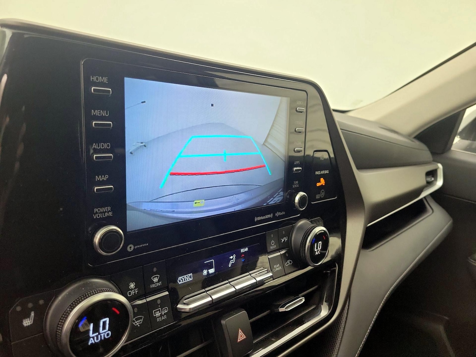 2022 Toyota Highlander XLE - Photo 7
