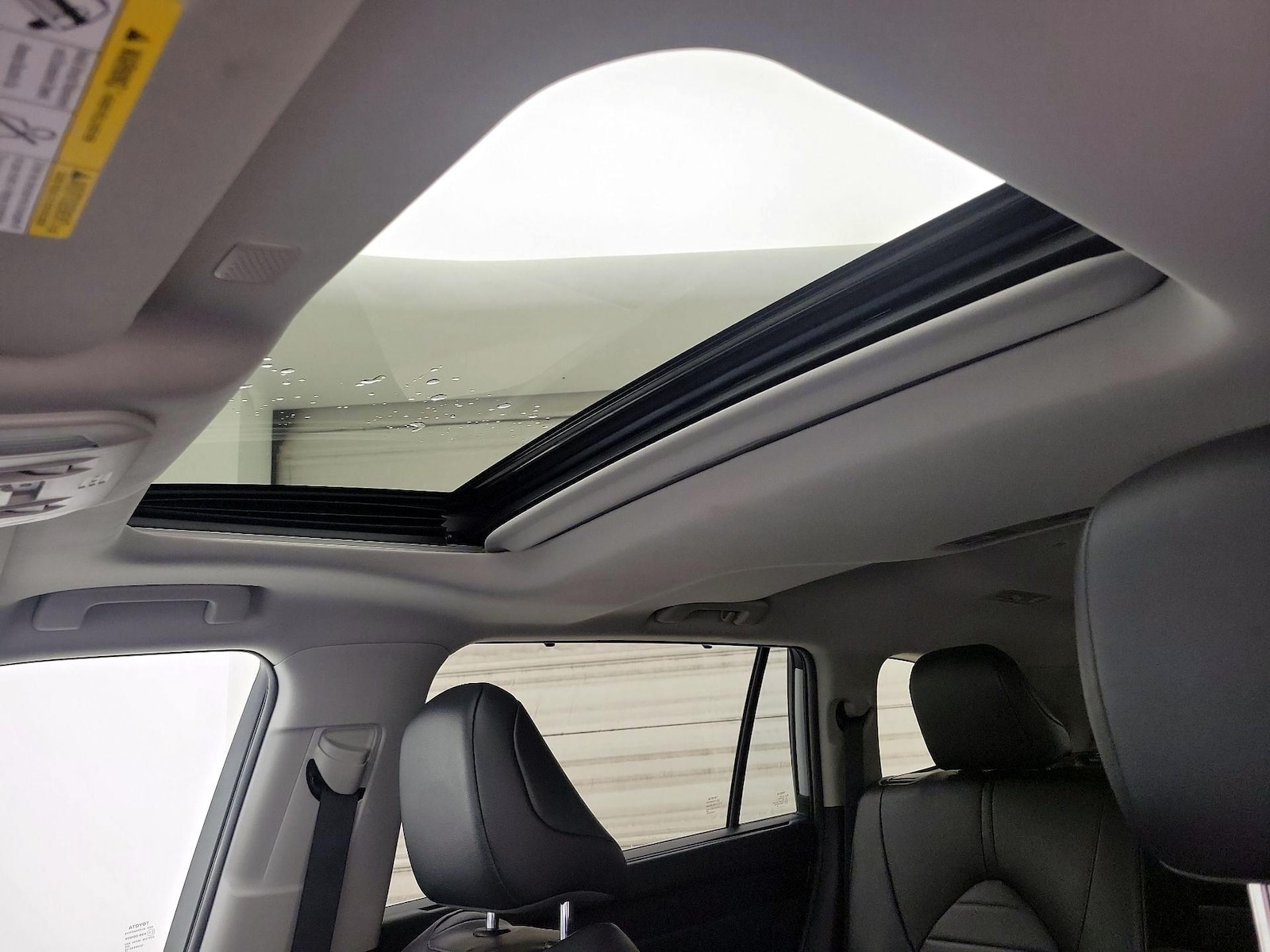 2022 Toyota Highlander XLE - Photo 12