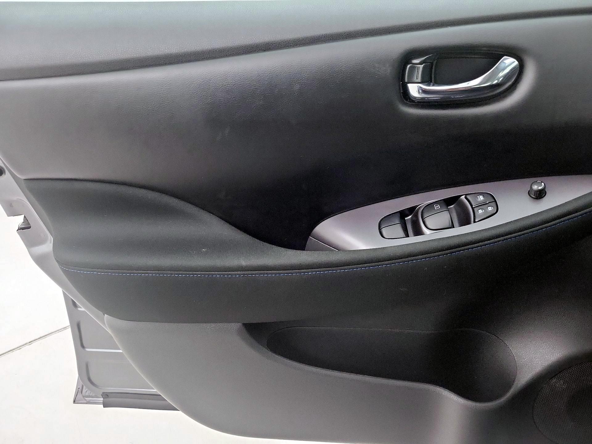Thumbnail: 2025 Nissan Leaf - 12