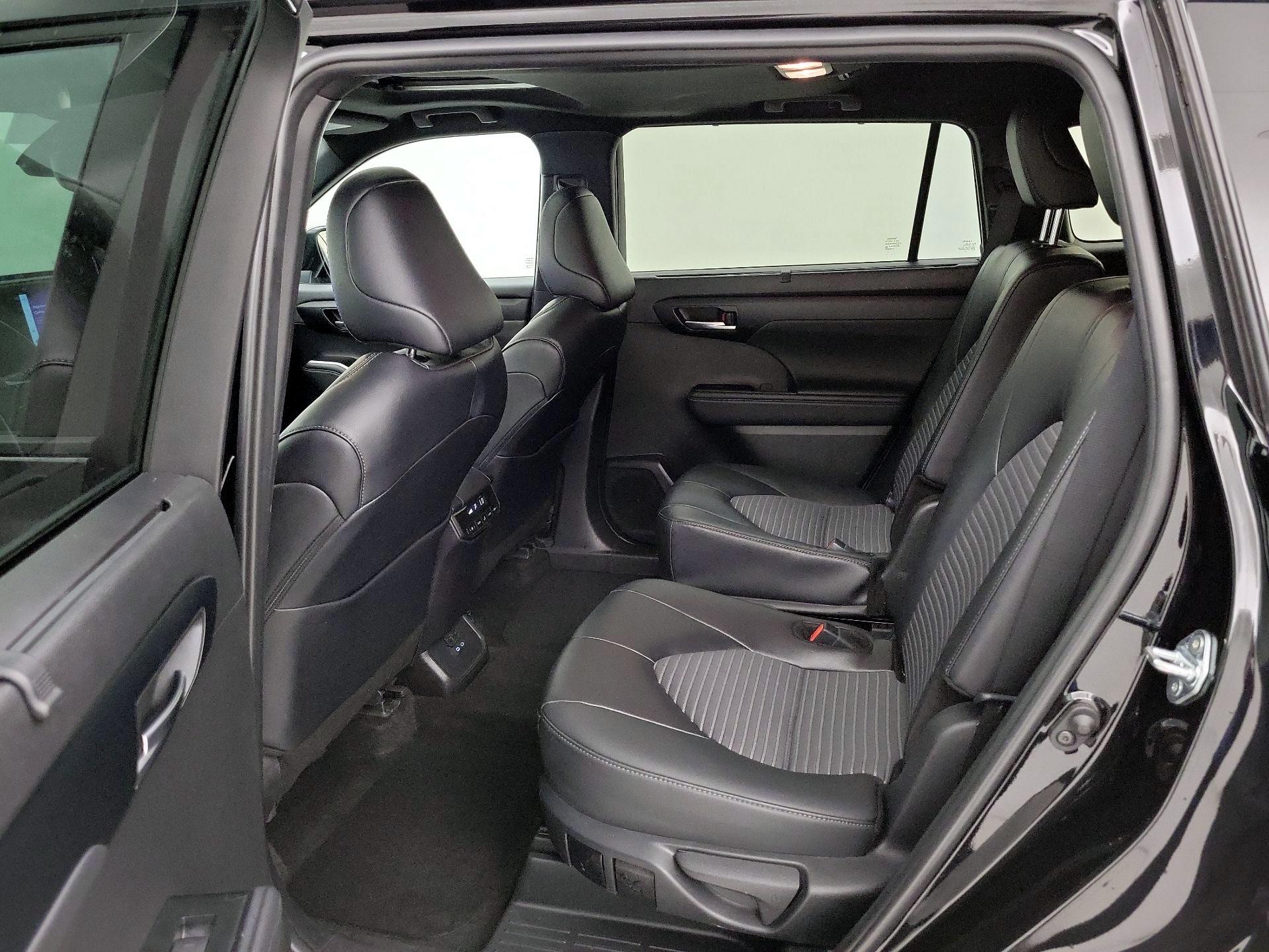 Thumbnail: 2025 Toyota Highlander - 20