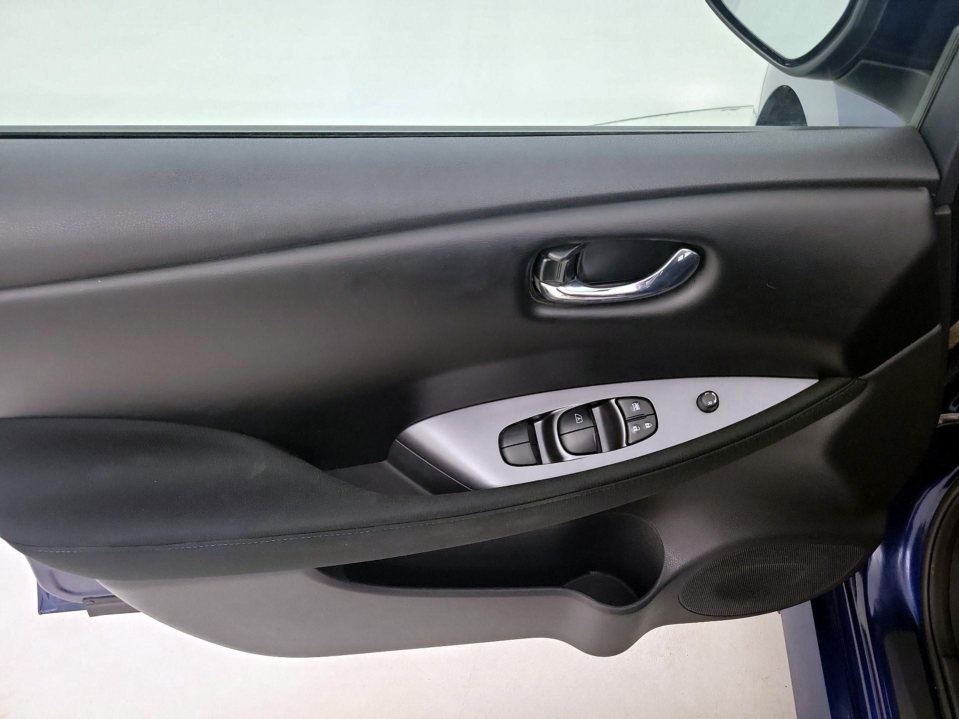 Thumbnail: 2025 Nissan Leaf - 12