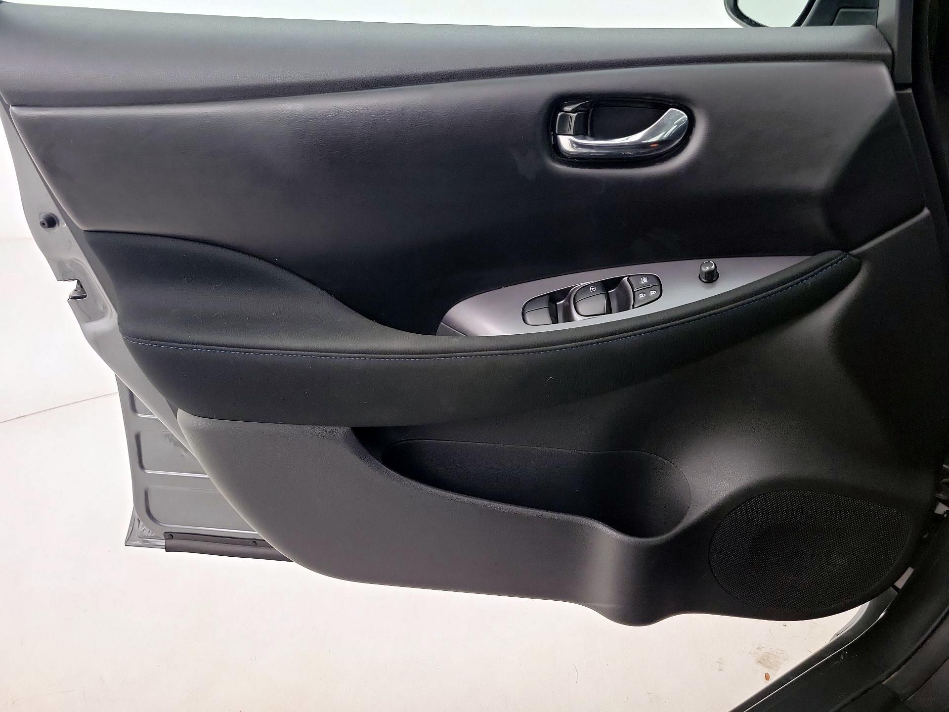 Thumbnail: 2025 Nissan Leaf - 12