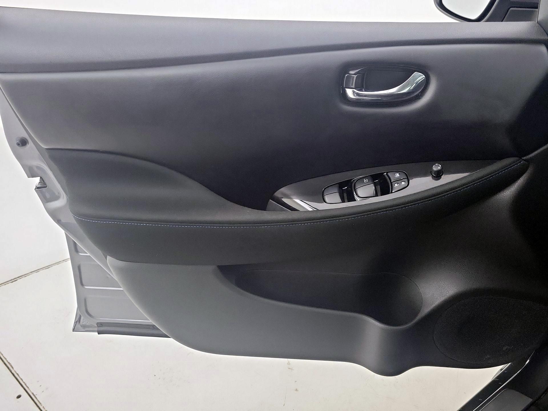Thumbnail: 2025 Nissan Leaf - 12