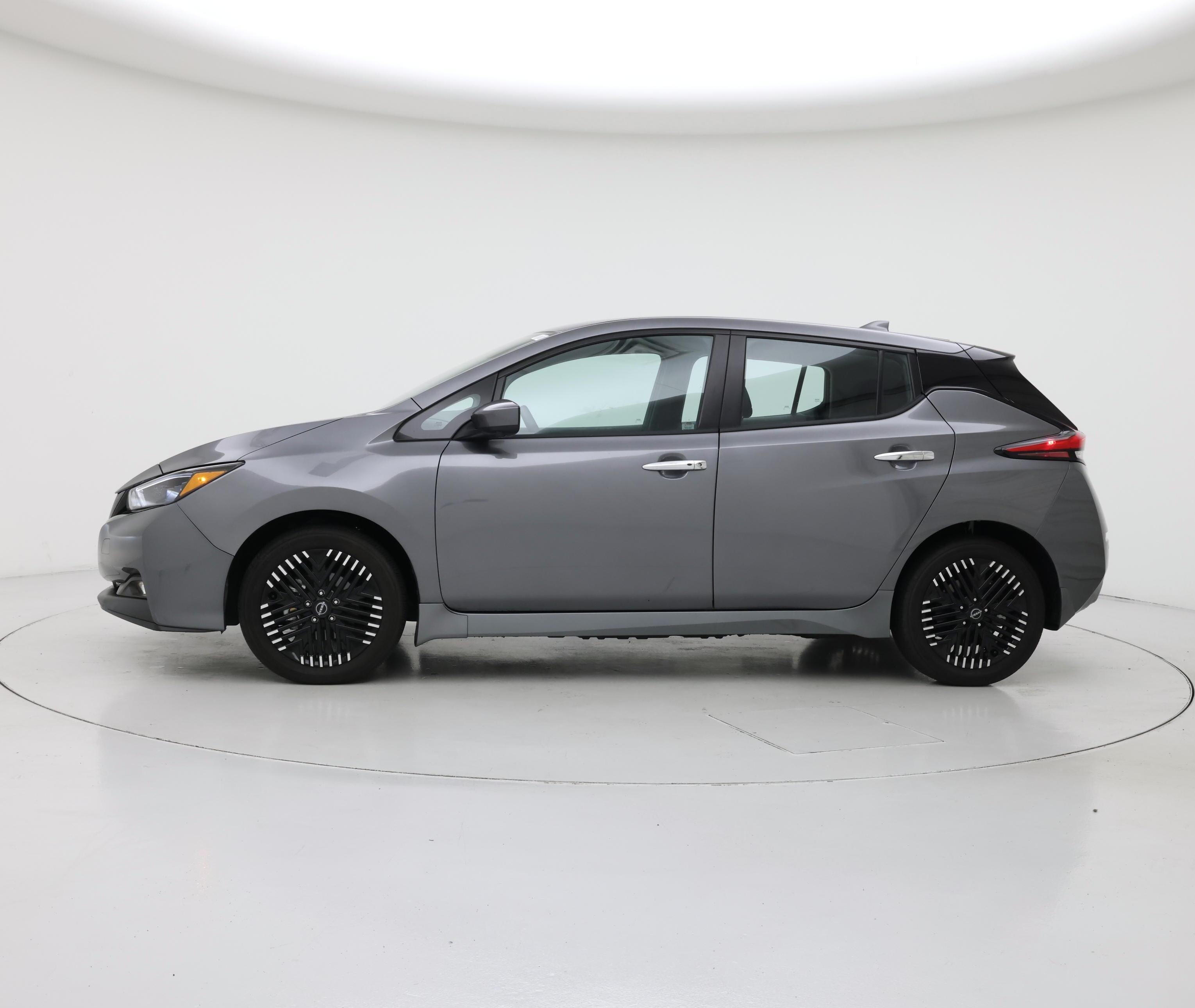 Thumbnail: 2025 Nissan Leaf - 3