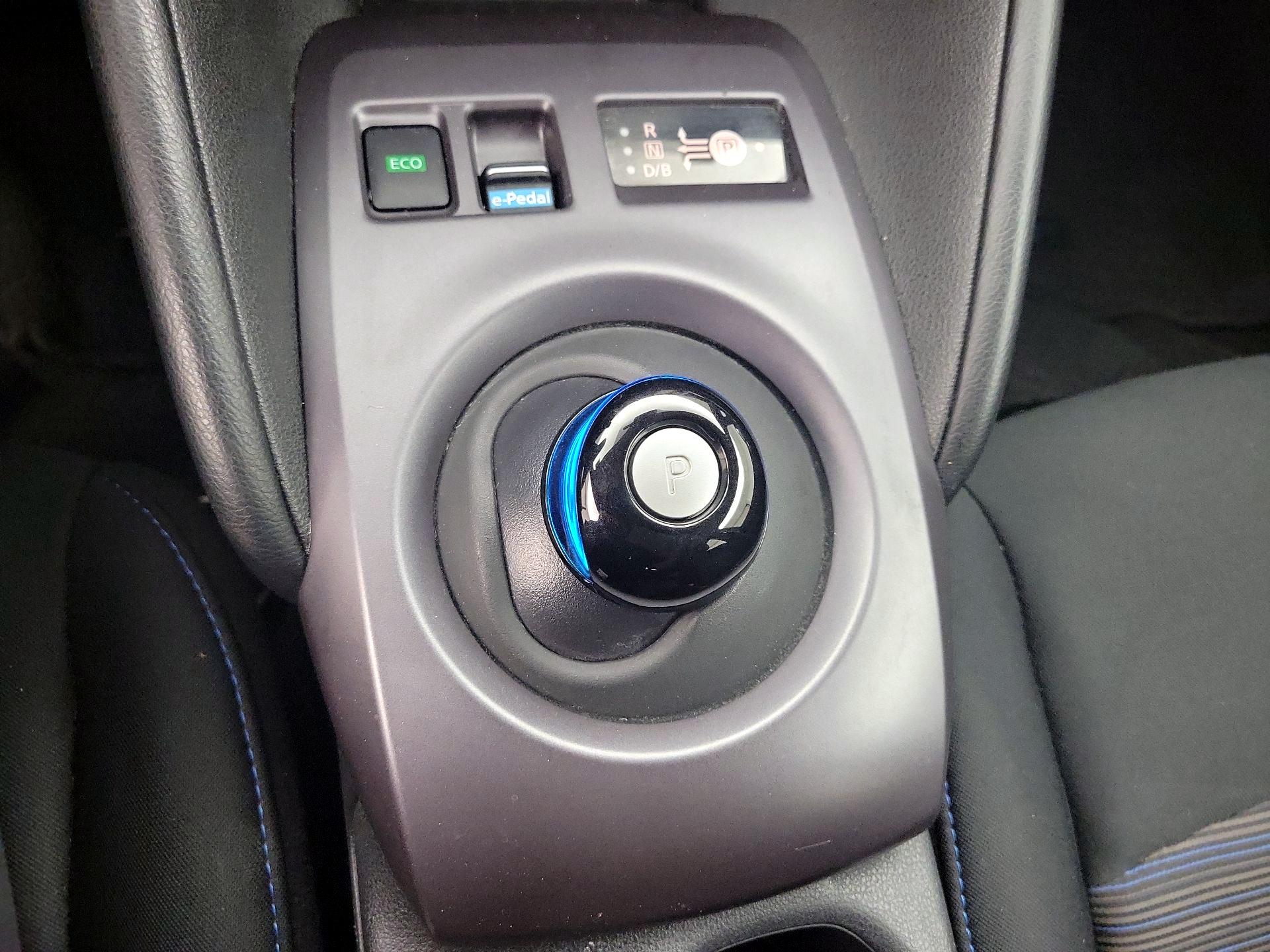Thumbnail: 2025 Nissan Leaf - 17