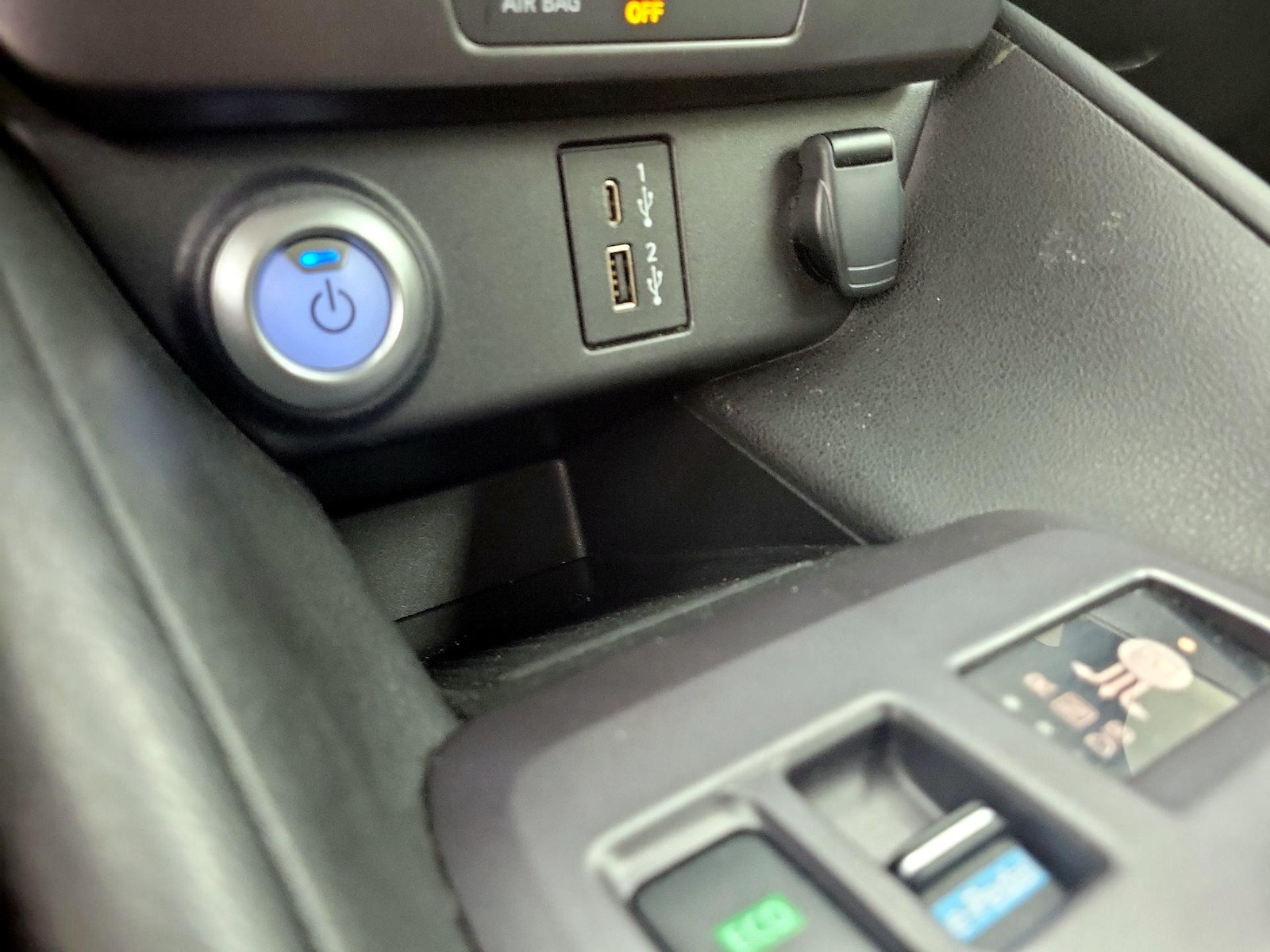 2025 Nissan Leaf S - Photo 19