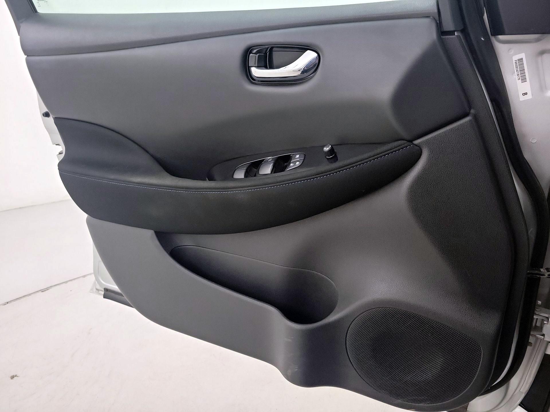 Thumbnail: 2025 Nissan Leaf - 12