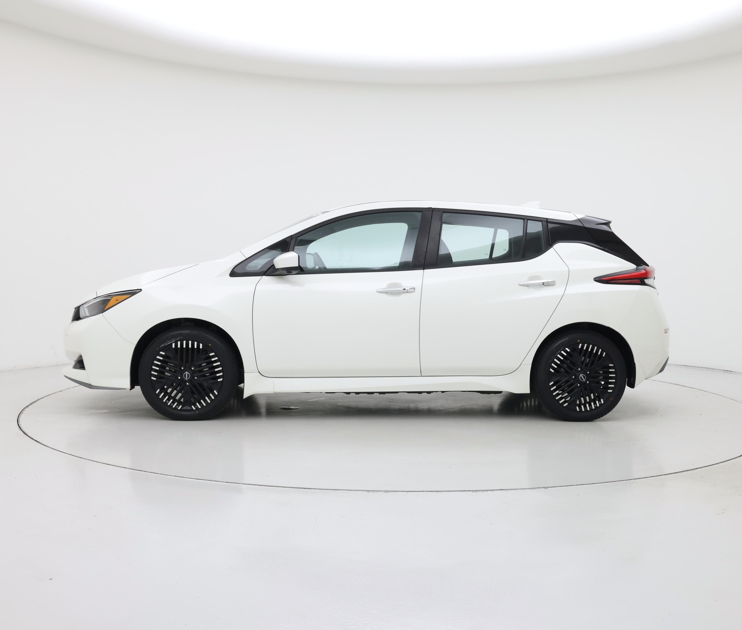 Thumbnail: 2024 Nissan Leaf - 3