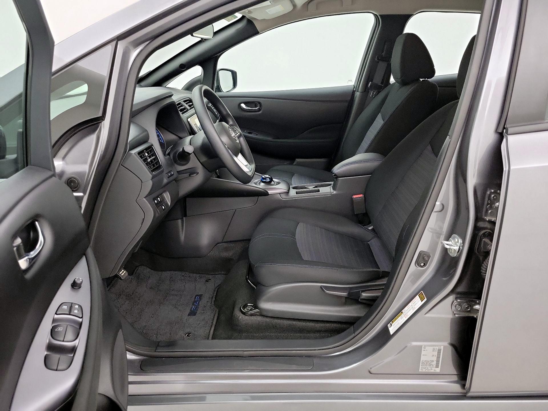 Thumbnail: 2025 Nissan Leaf - 11