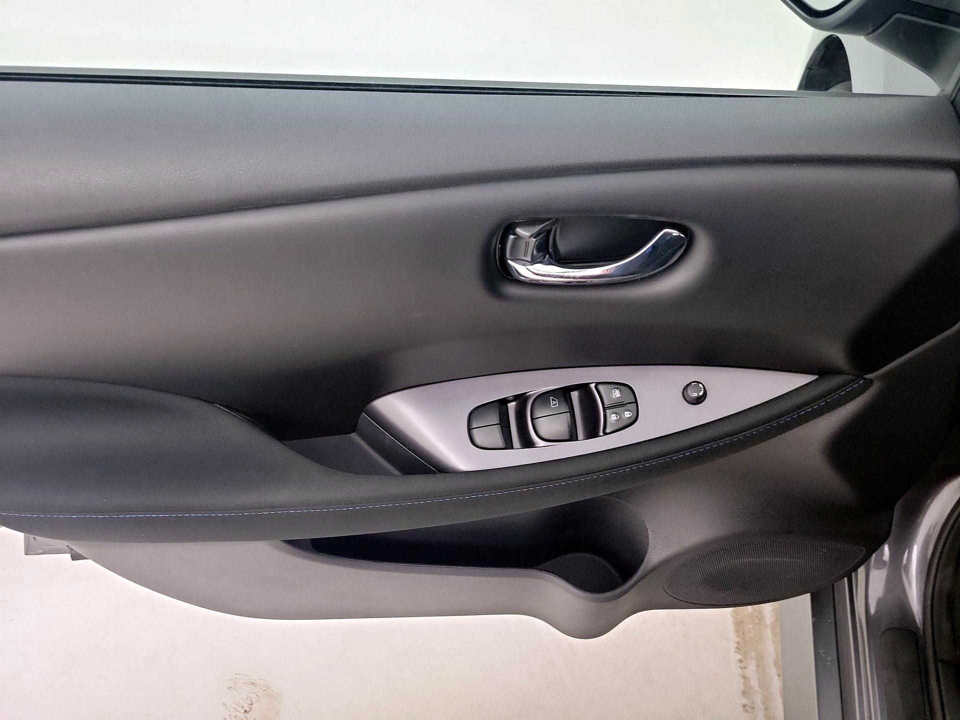 Thumbnail: 2025 Nissan Leaf - 12