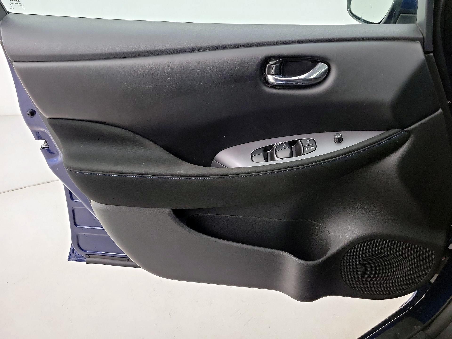 Thumbnail: 2025 Nissan Leaf - 12
