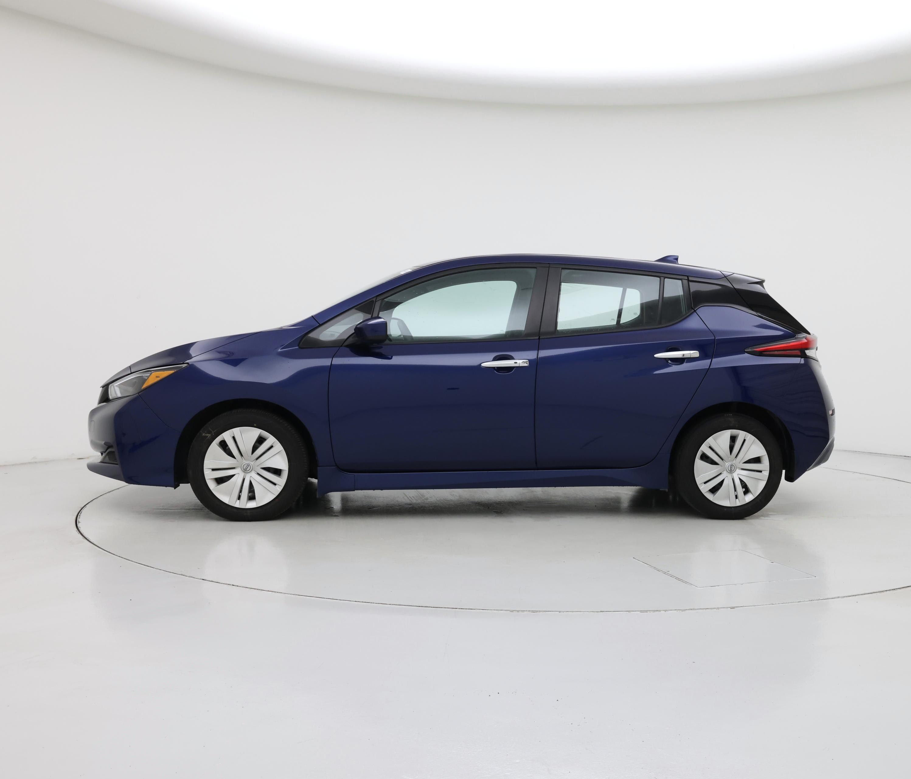 Thumbnail: 2025 Nissan Leaf - 3