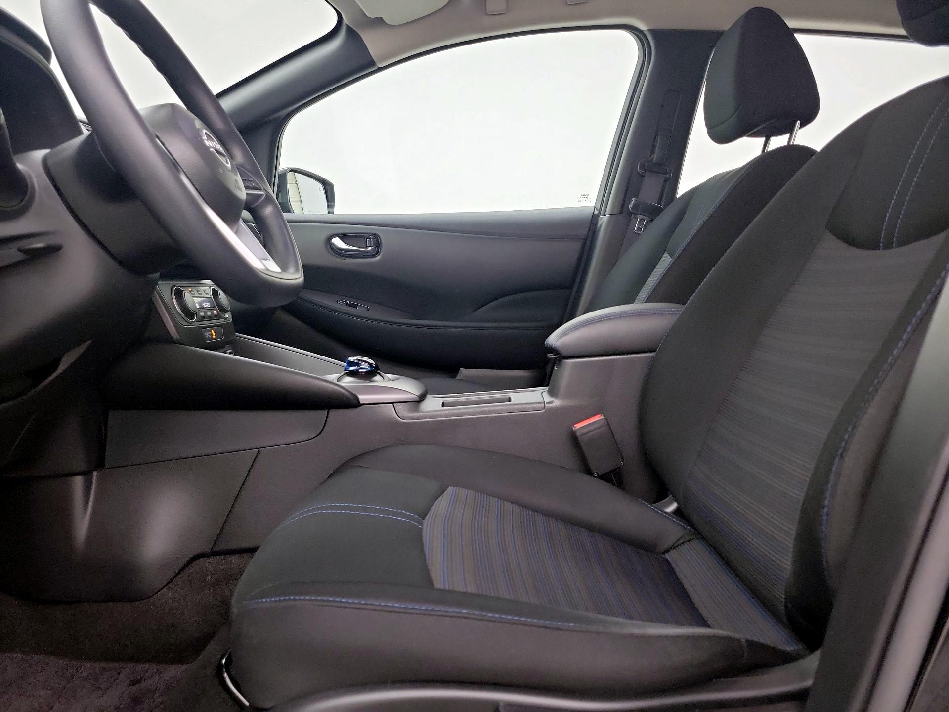 Thumbnail: 2025 Nissan Leaf - 11