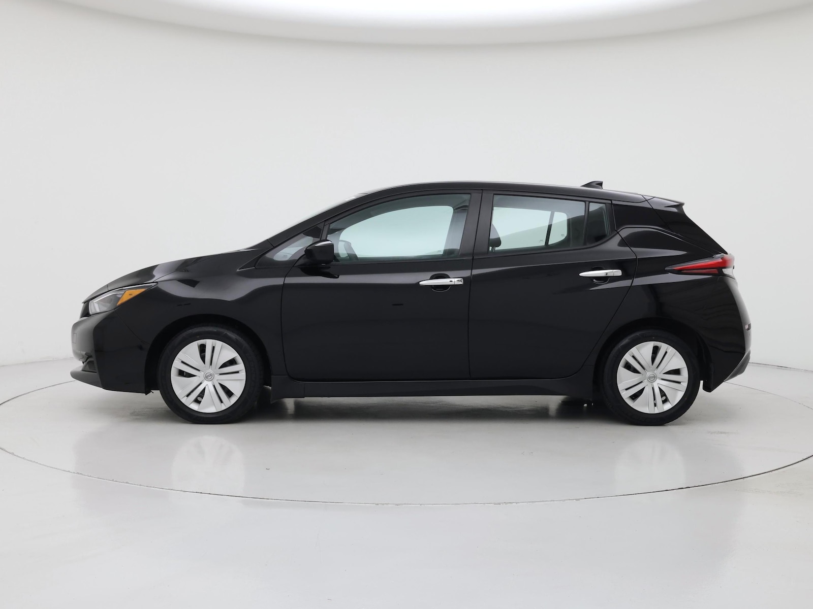 2025 Nissan Leaf S - Photo 4