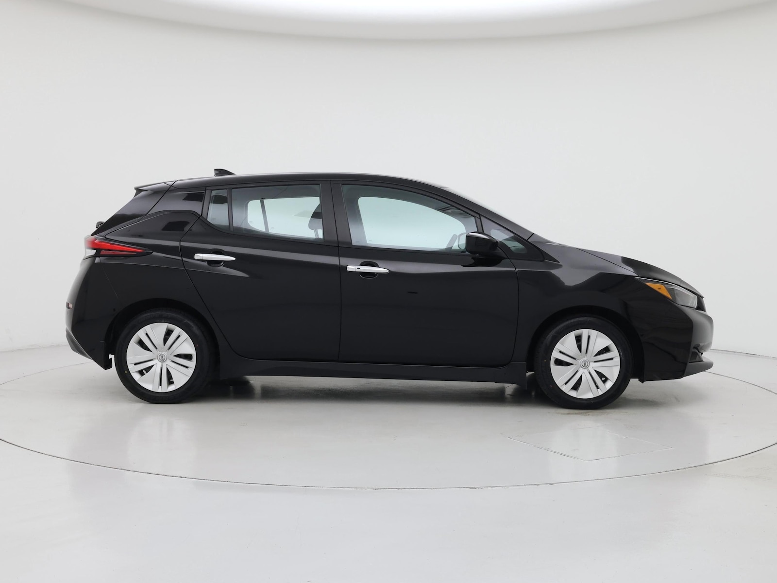 2025 Nissan Leaf S - Photo 8