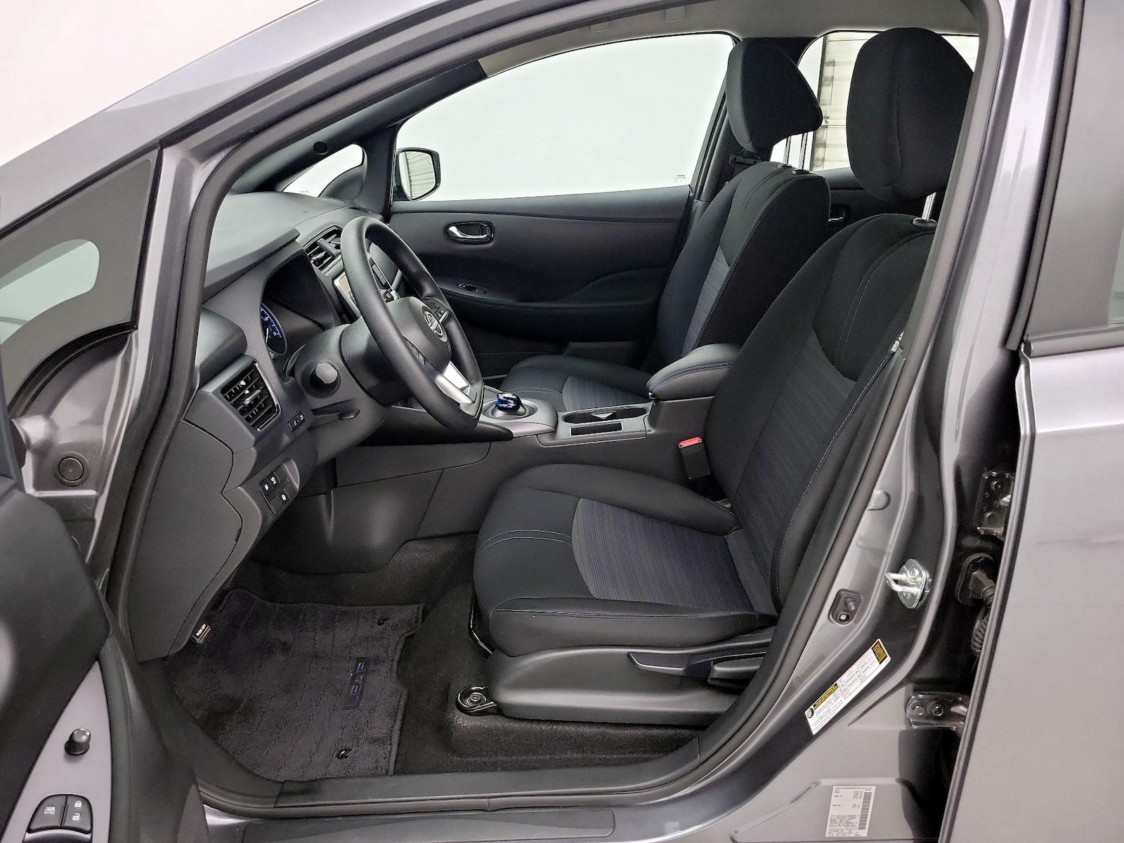 2025 Nissan Leaf S - Photo 12
