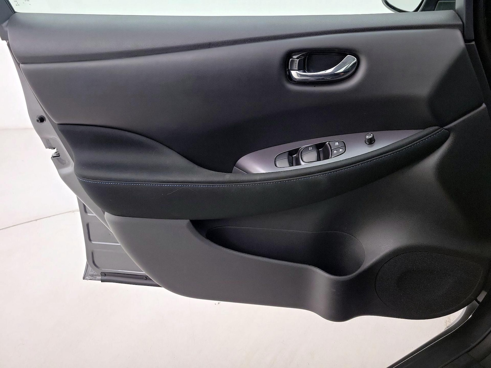 2025 Nissan Leaf S - Photo 13
