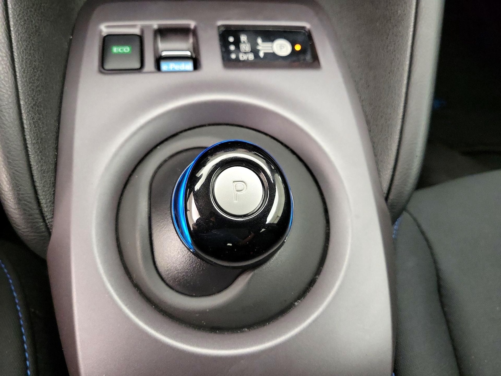 2025 Nissan Leaf S - Photo 18