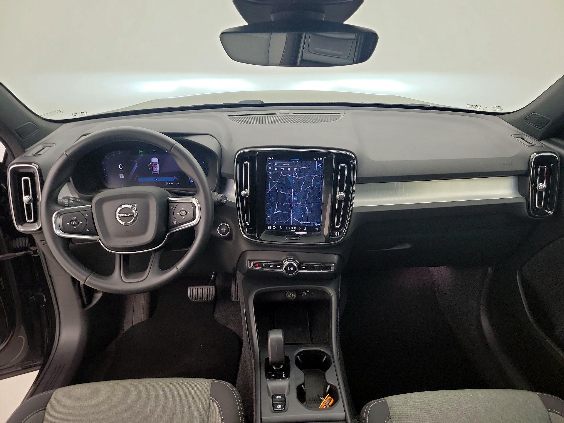 Thumbnail: 2025 Volvo XC40 - 9
