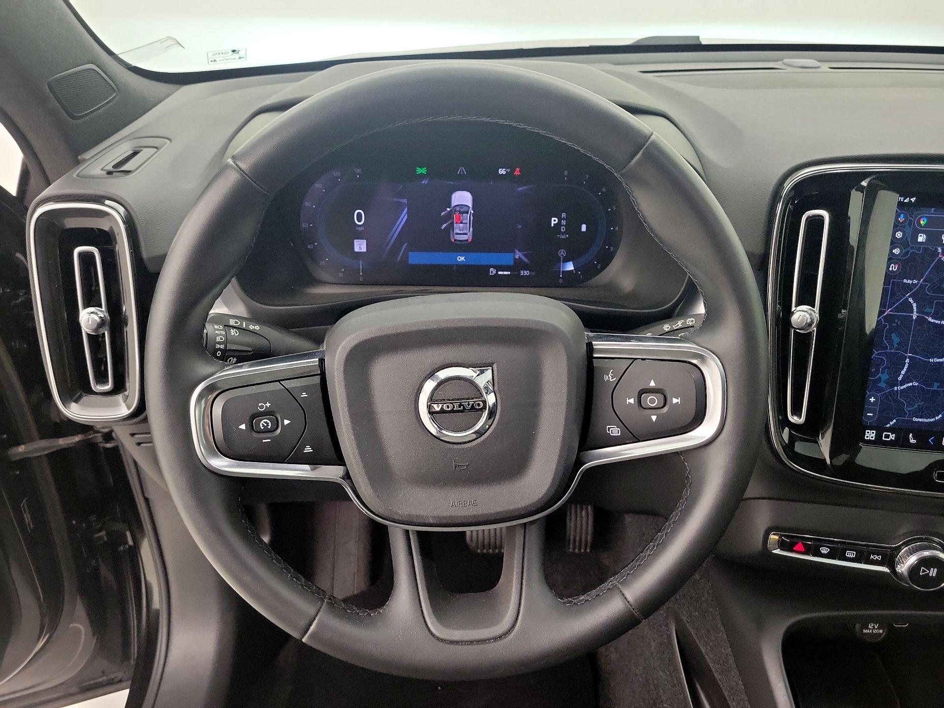Thumbnail: 2025 Volvo XC40 - 10