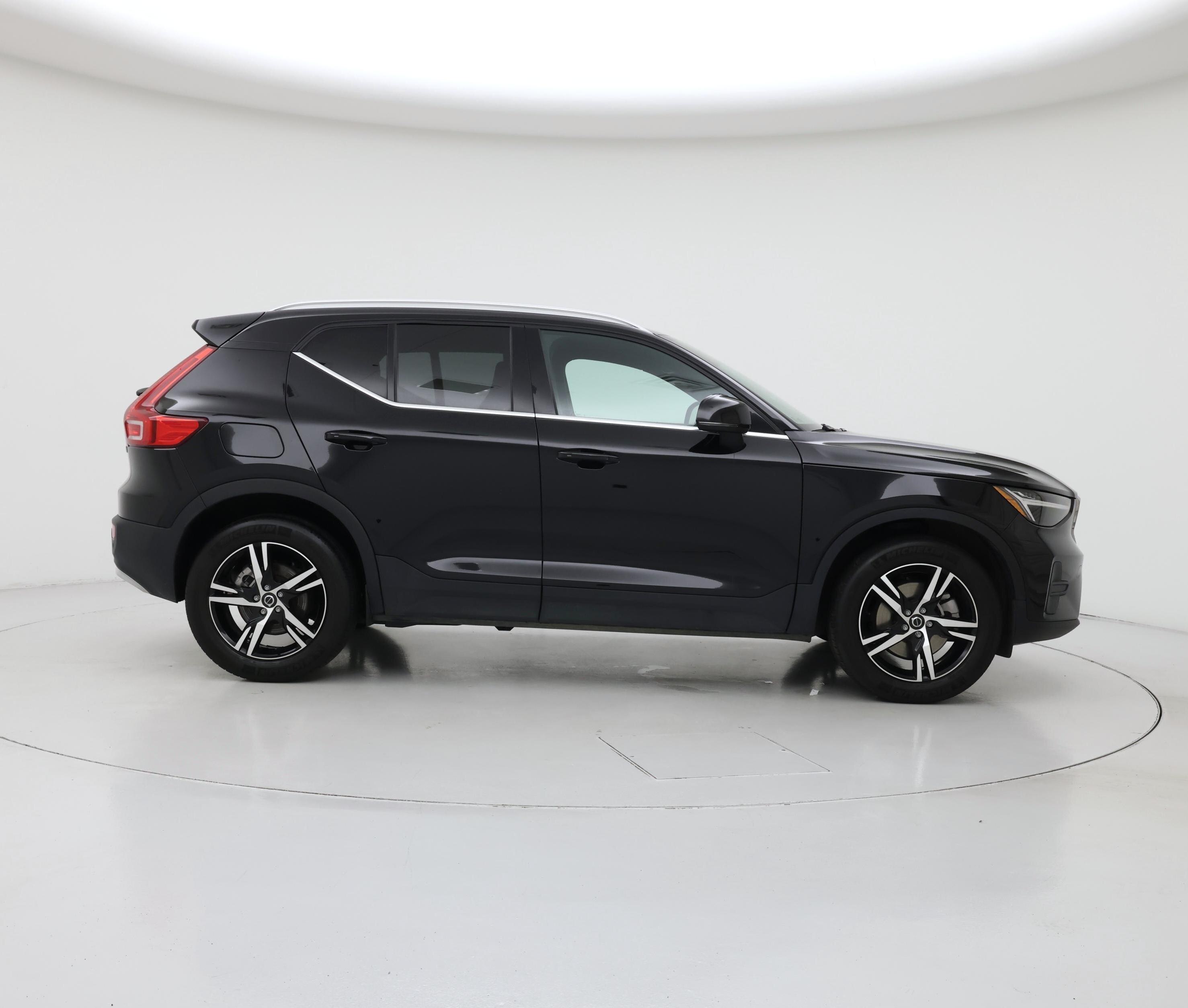 Thumbnail: 2025 Volvo XC40 - 7