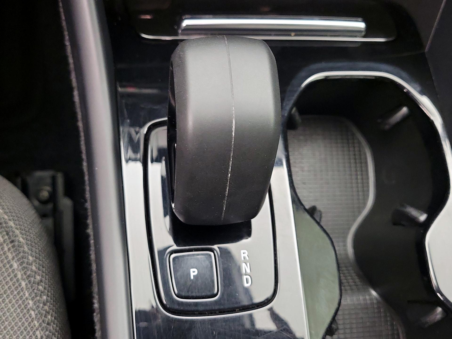 Thumbnail: 2023 Volvo XC40 - 17