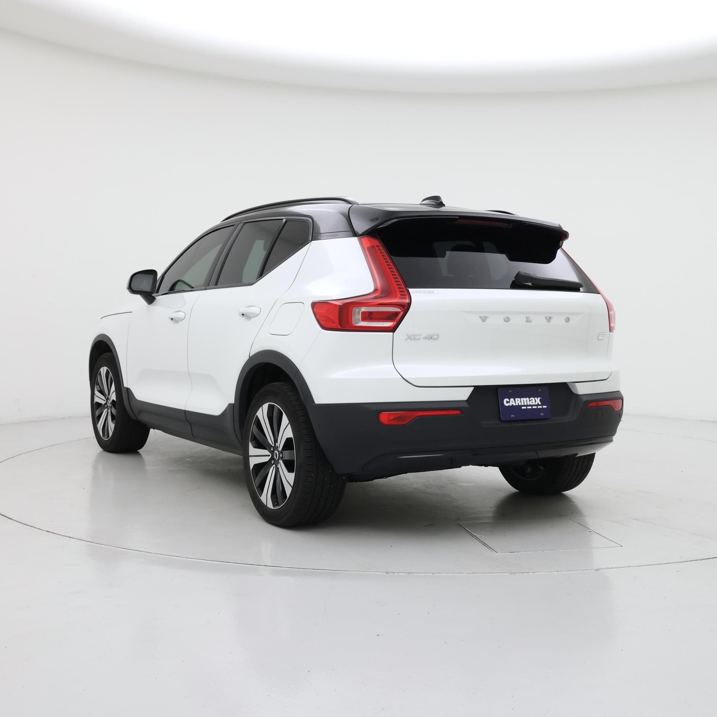 Thumbnail: 2023 Volvo XC40 - 2