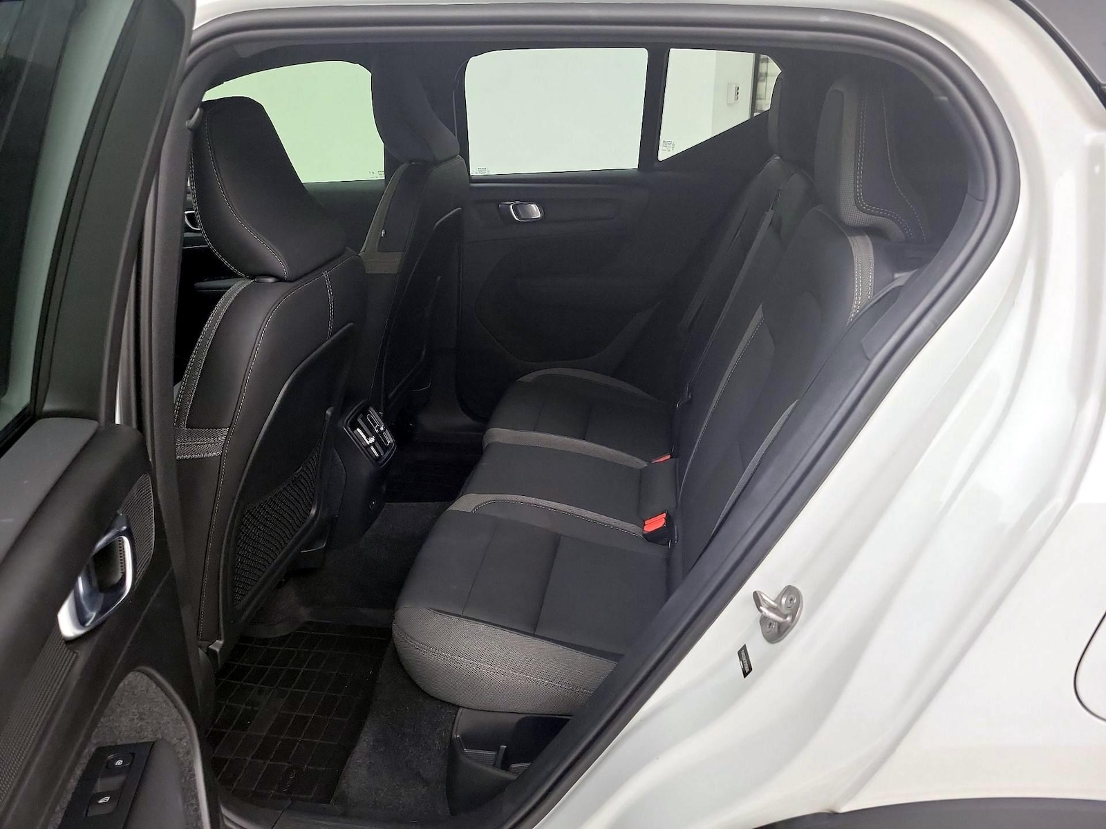2023 Volvo XC40 Core - Photo 20