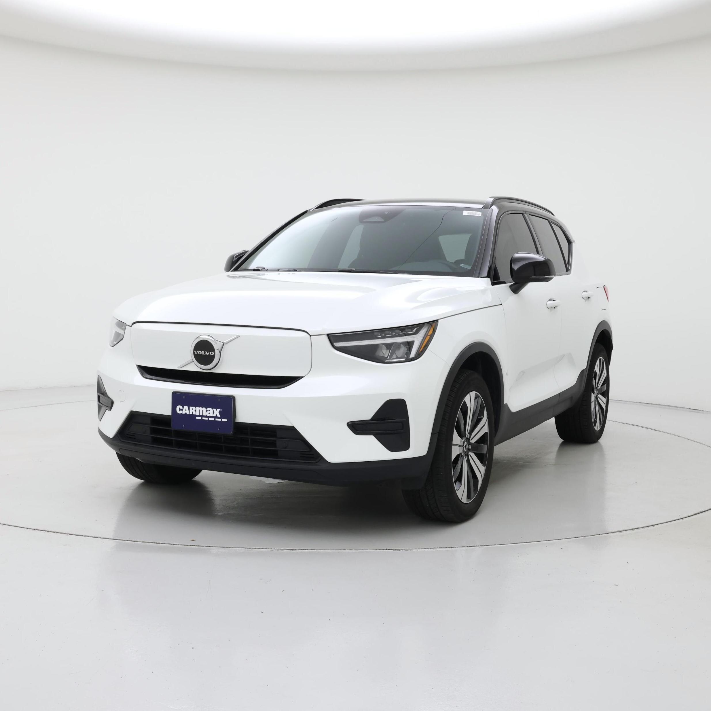 Thumbnail: 2023 Volvo XC40 - 4