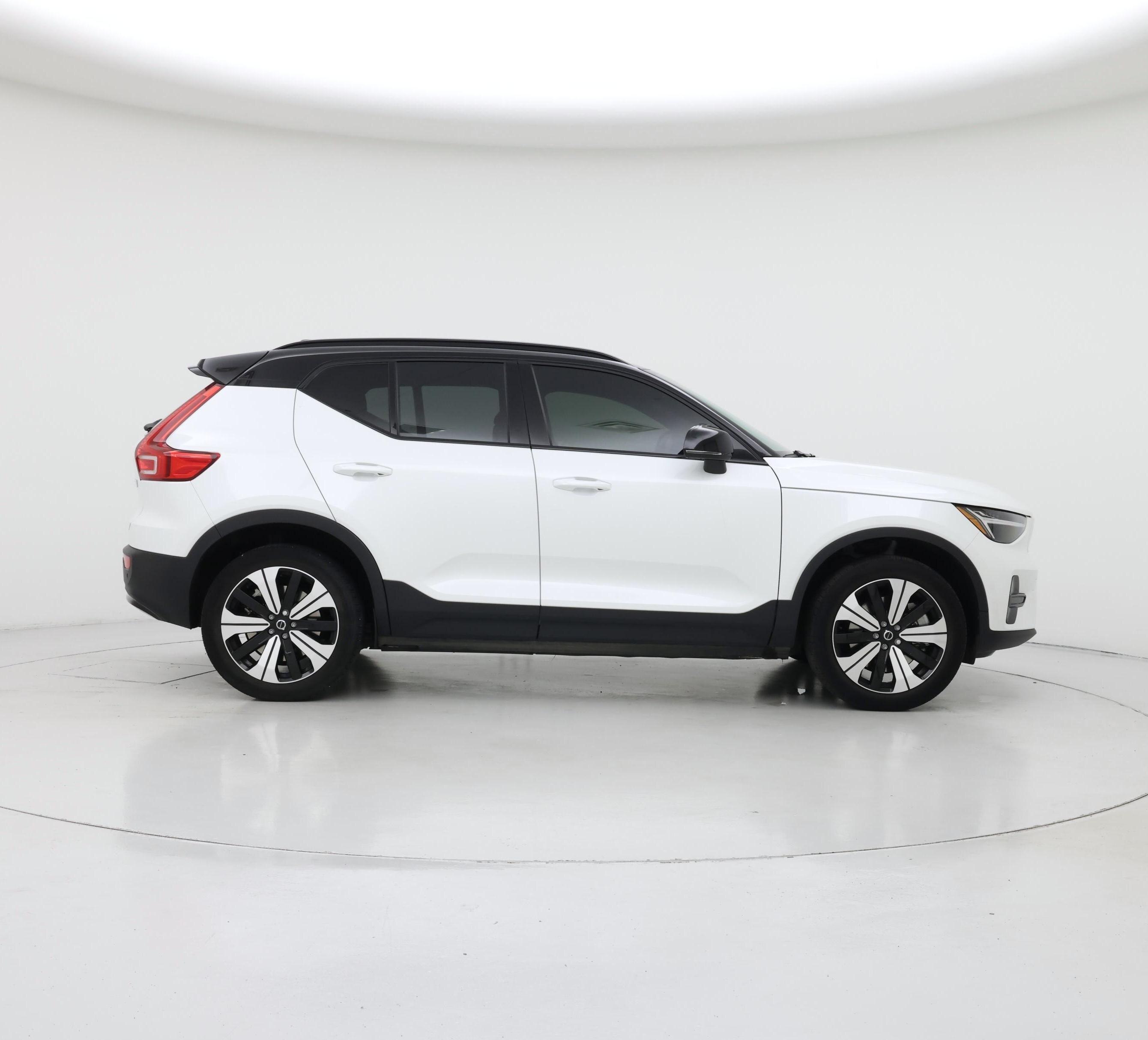 Thumbnail: 2023 Volvo XC40 - 7